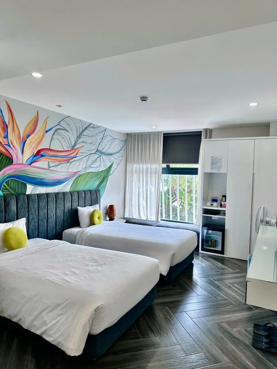 Bedroom, Bed in Len's Hotel