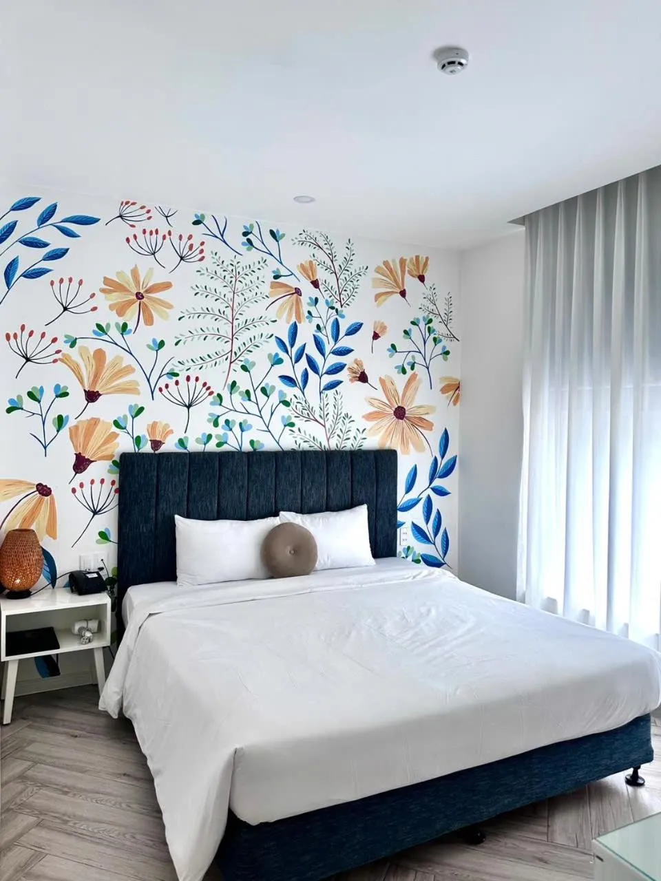 Bedroom, Bed in Len's Hotel