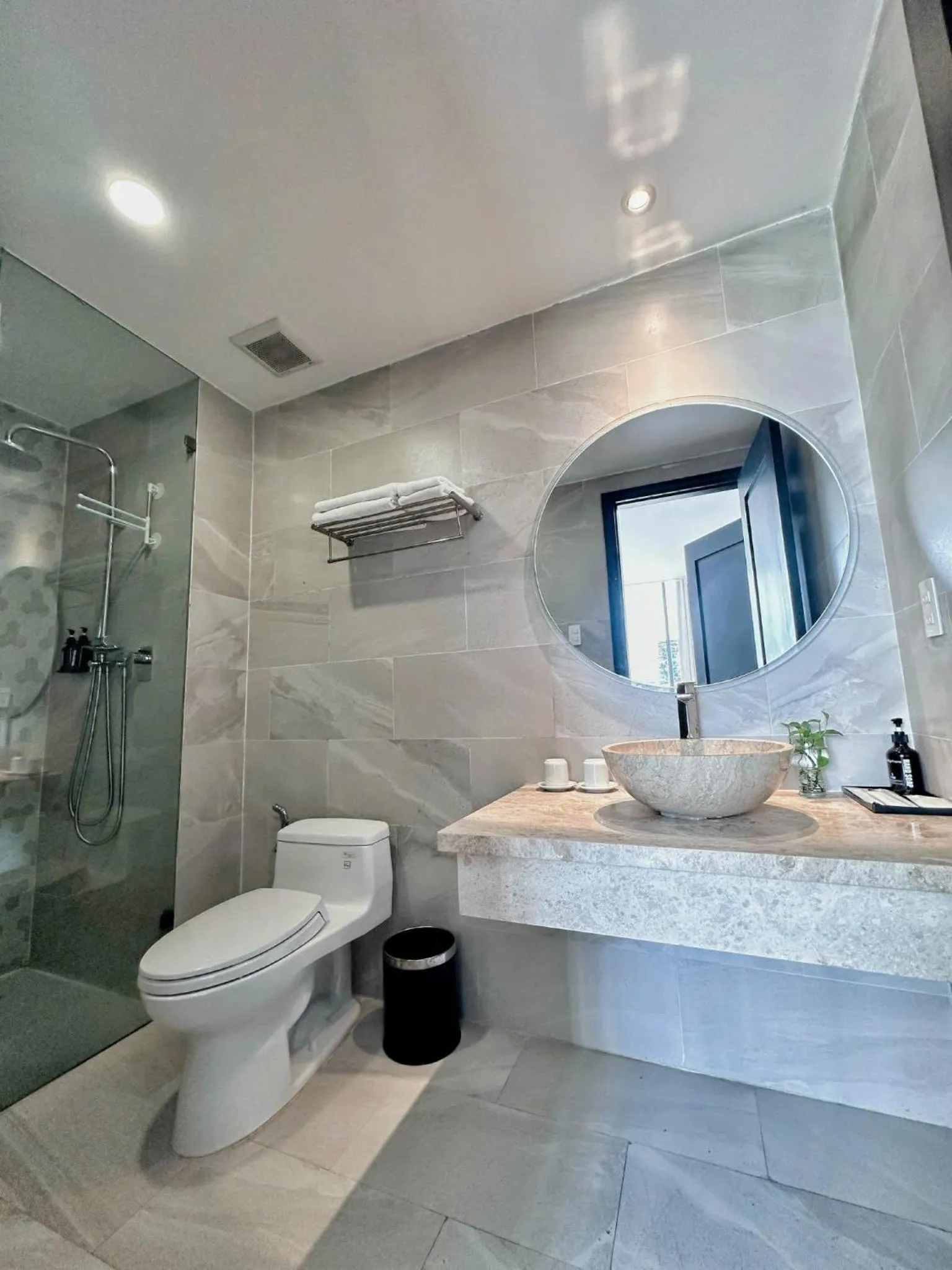 Toilet in Len's Hotel