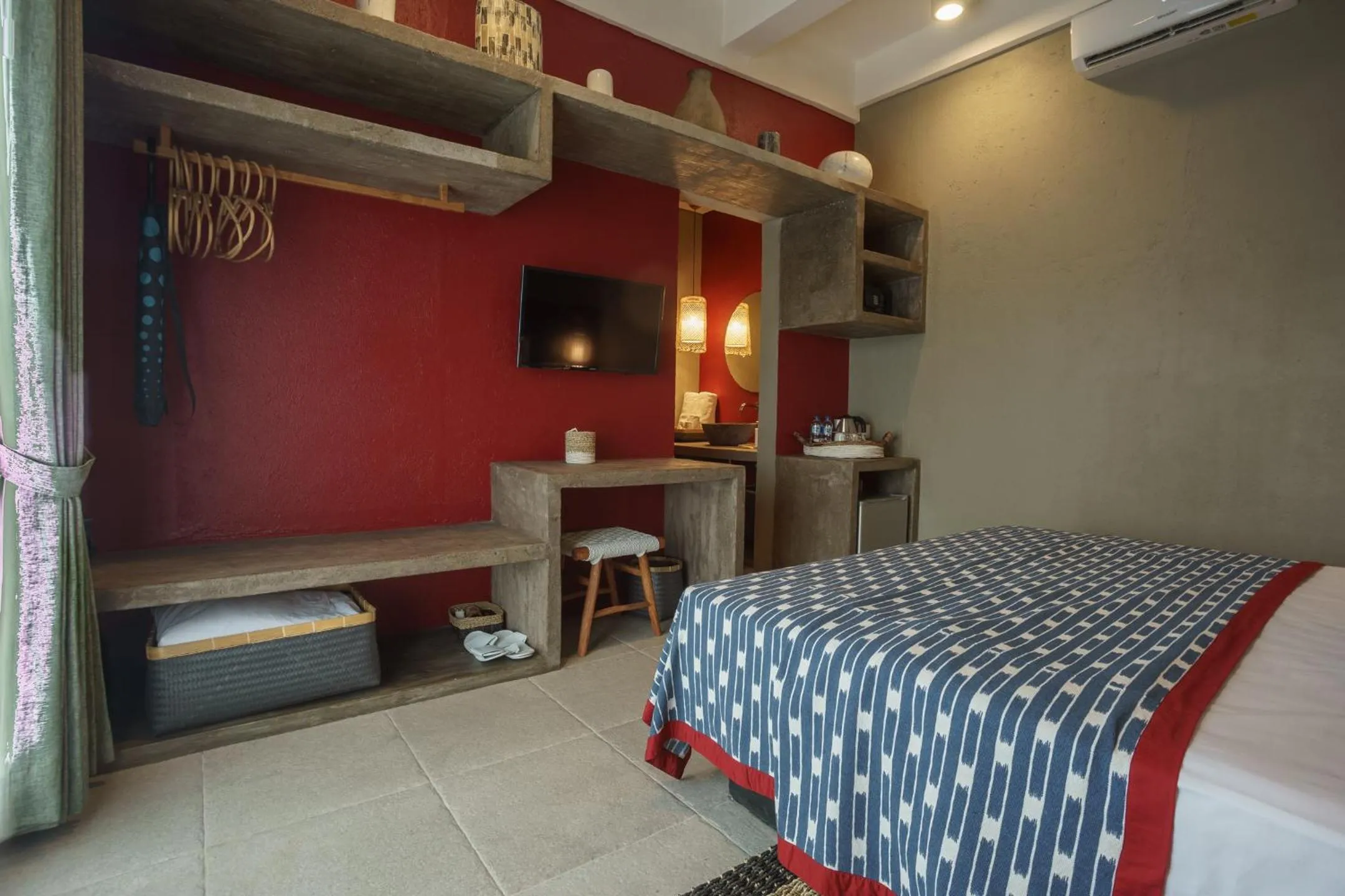 Photo of the whole room, Bed in Wasabi