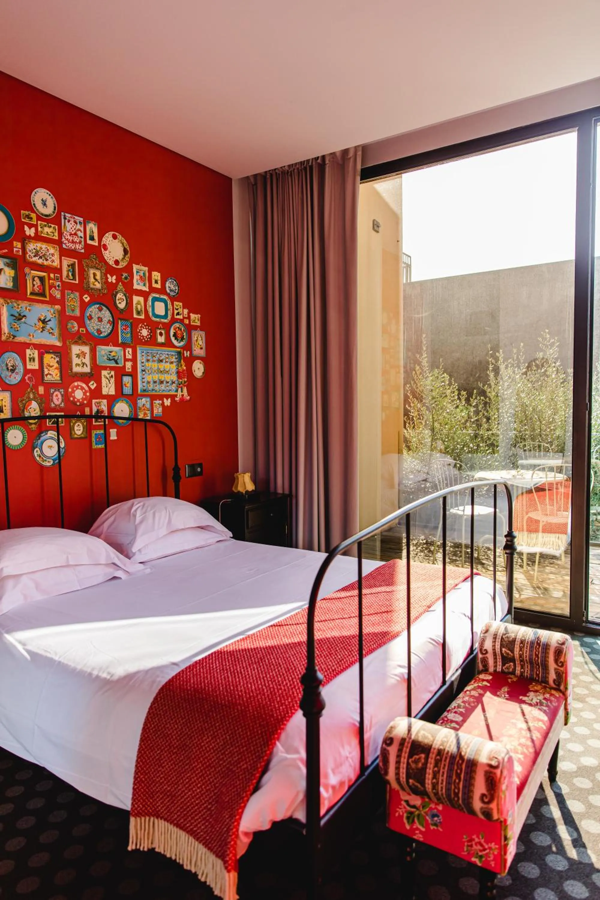 Bedroom, Bed in Cooking and Nature - Emotional Hotel