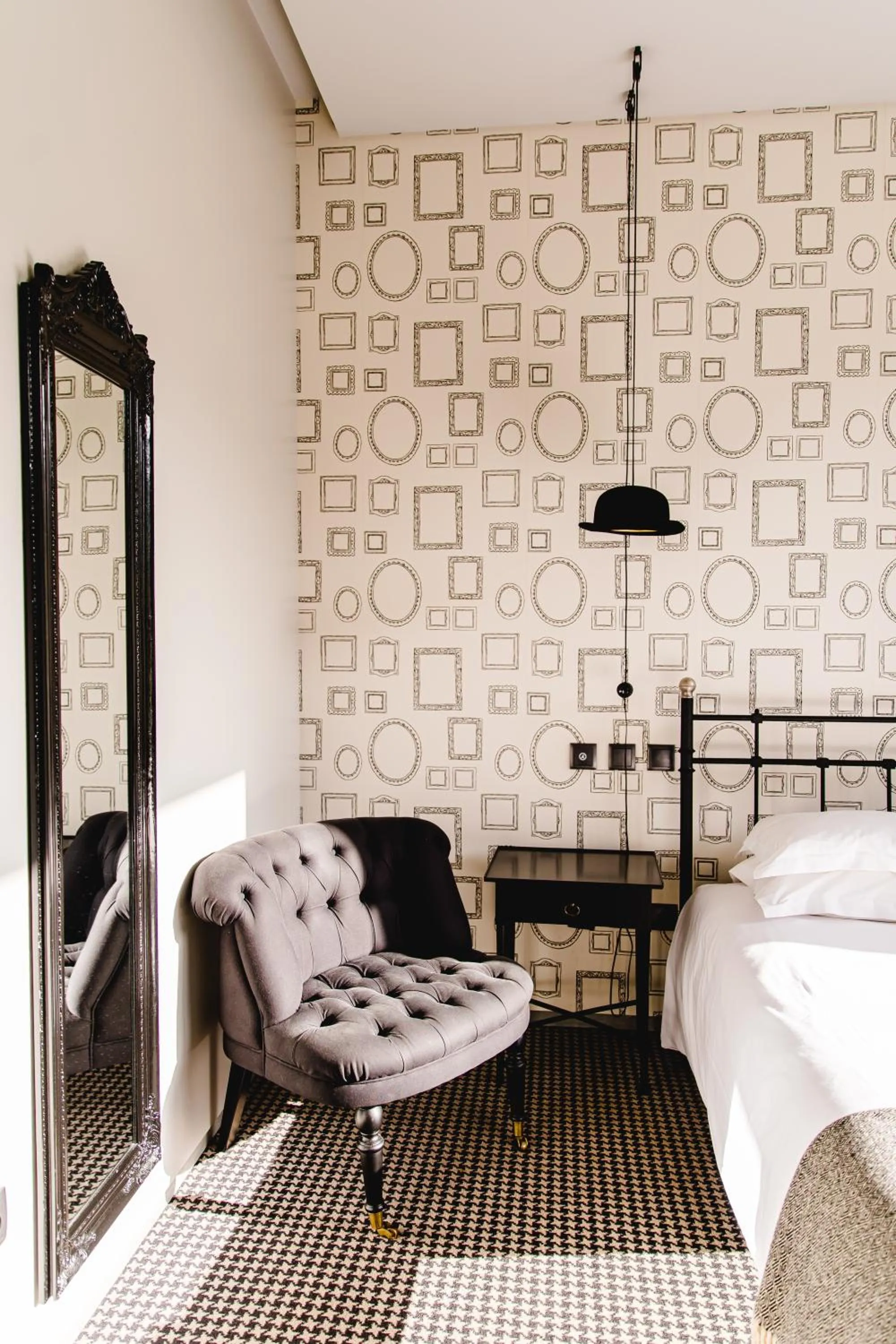 Bedroom, Bed in Cooking and Nature - Emotional Hotel