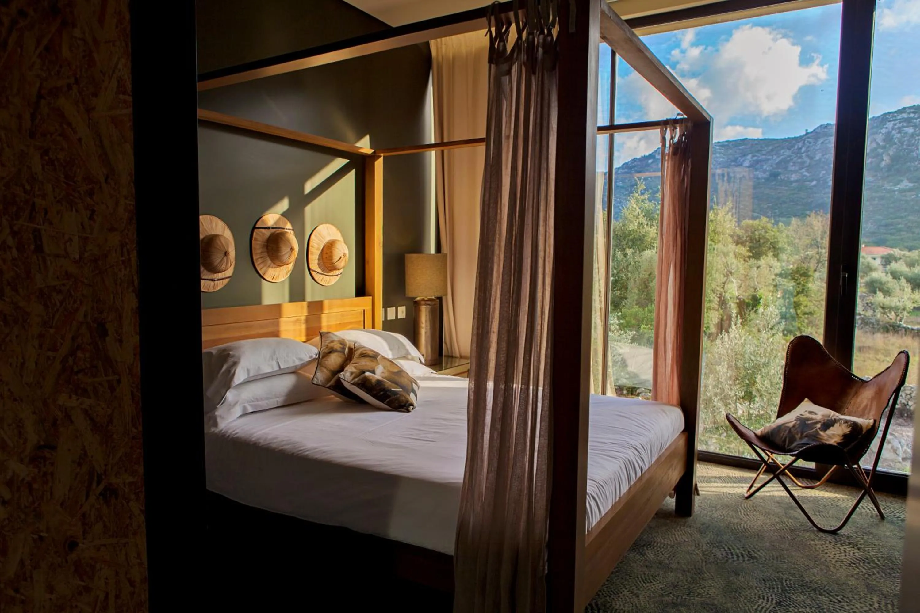 Photo of the whole room, Bed in Cooking and Nature - Emotional Hotel