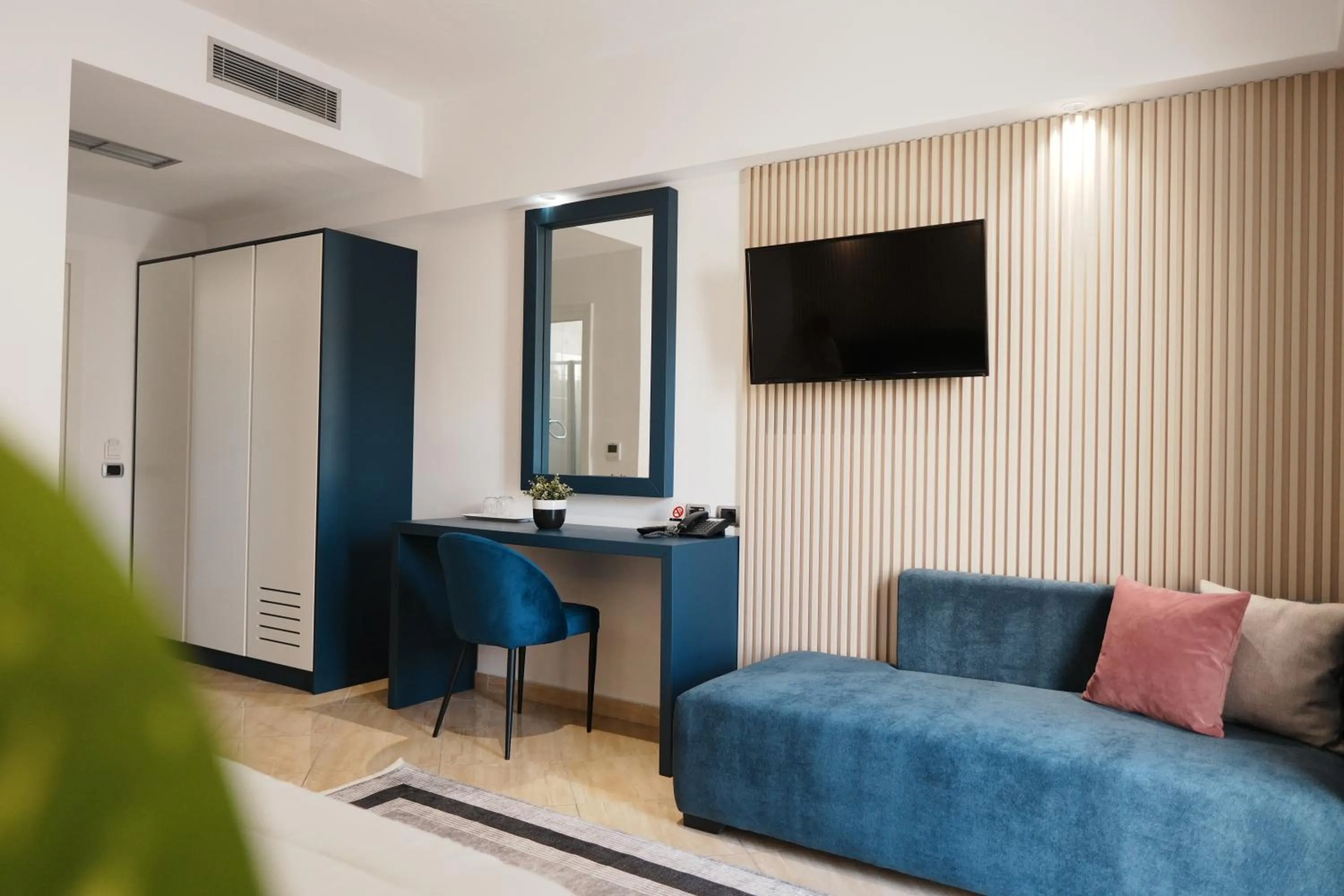 Communal lounge/ TV room in Hotel Blue Sky