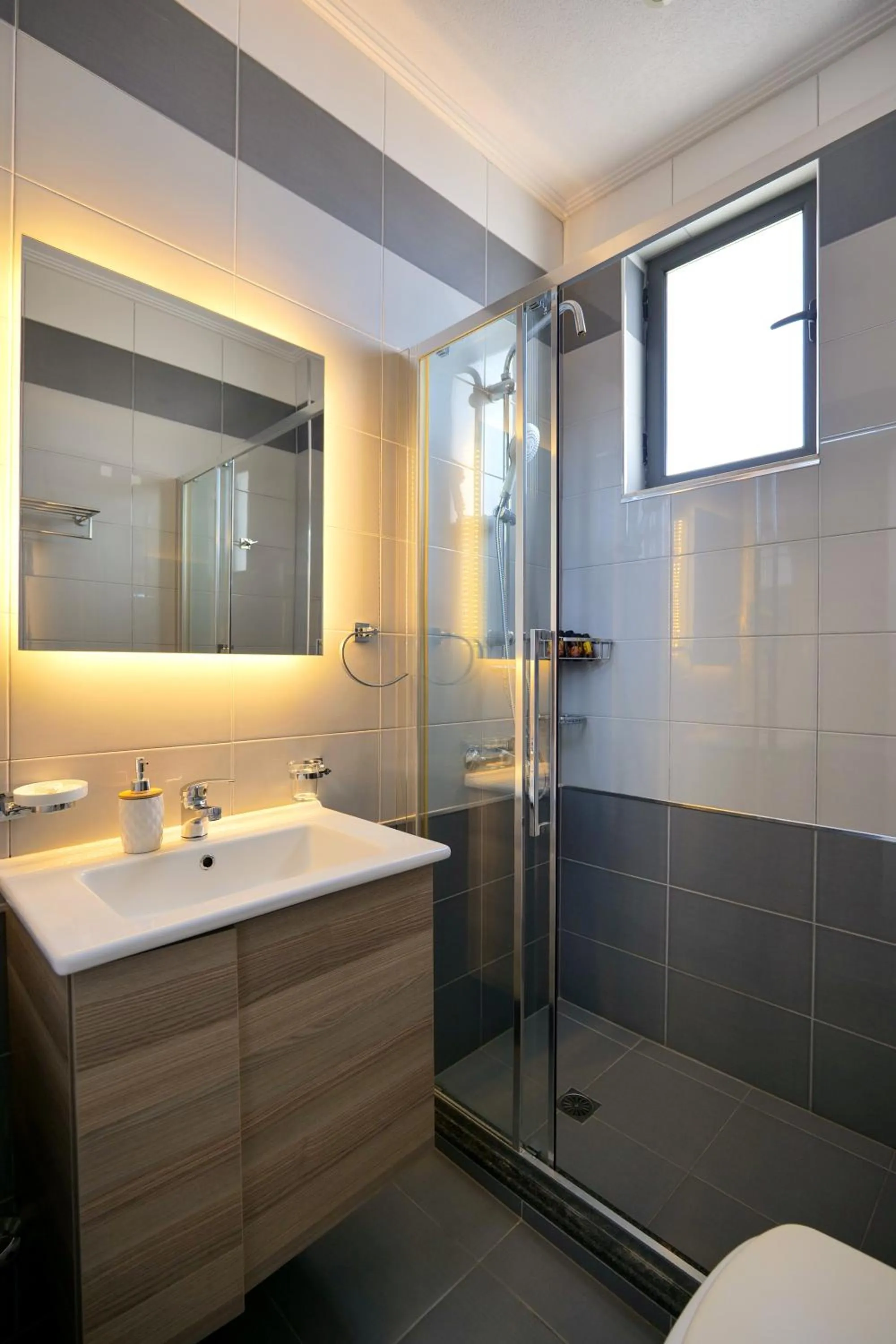 Shower in Hotel Blue Sky