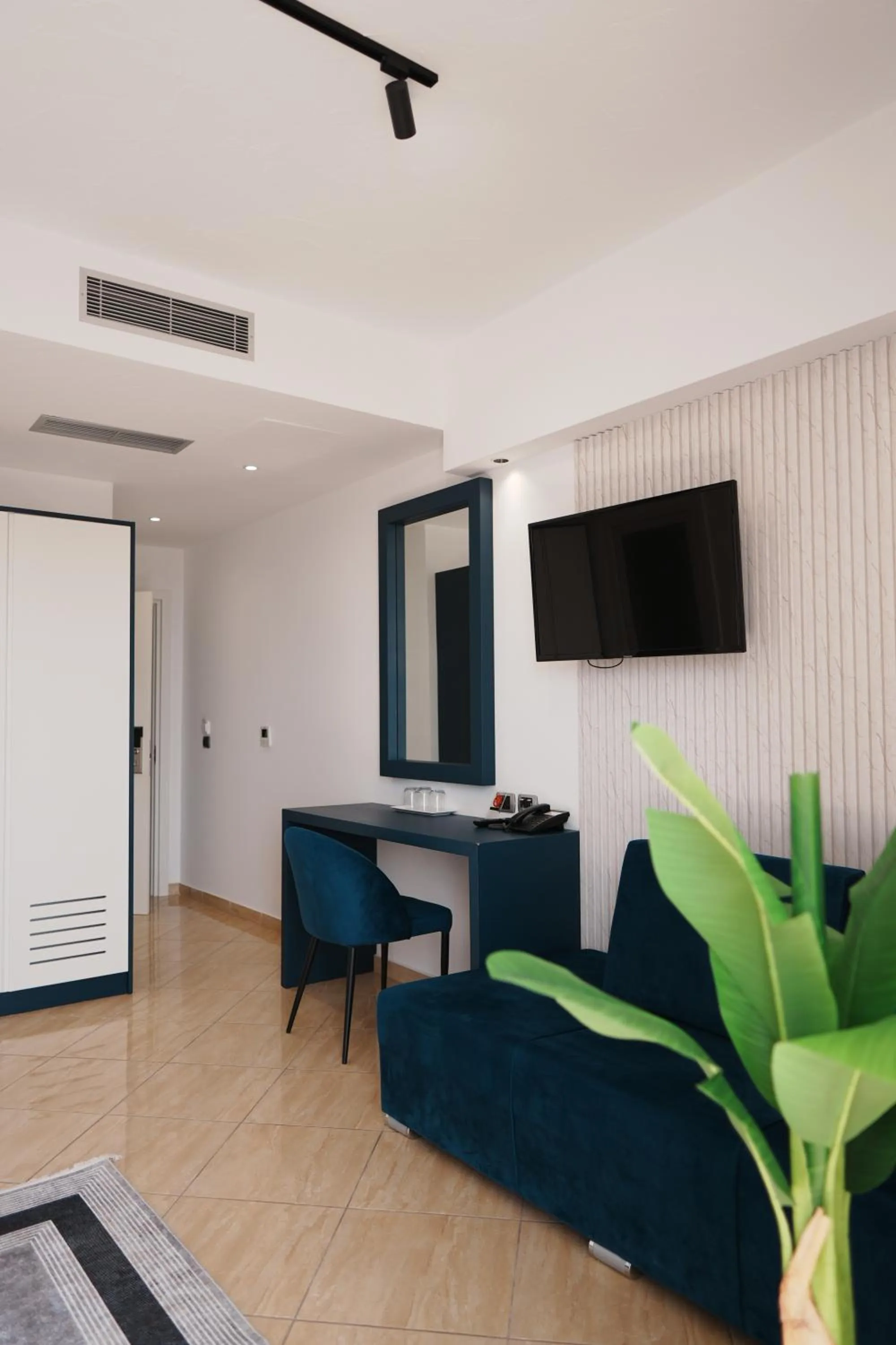 Communal lounge/ TV room in Hotel Blue Sky