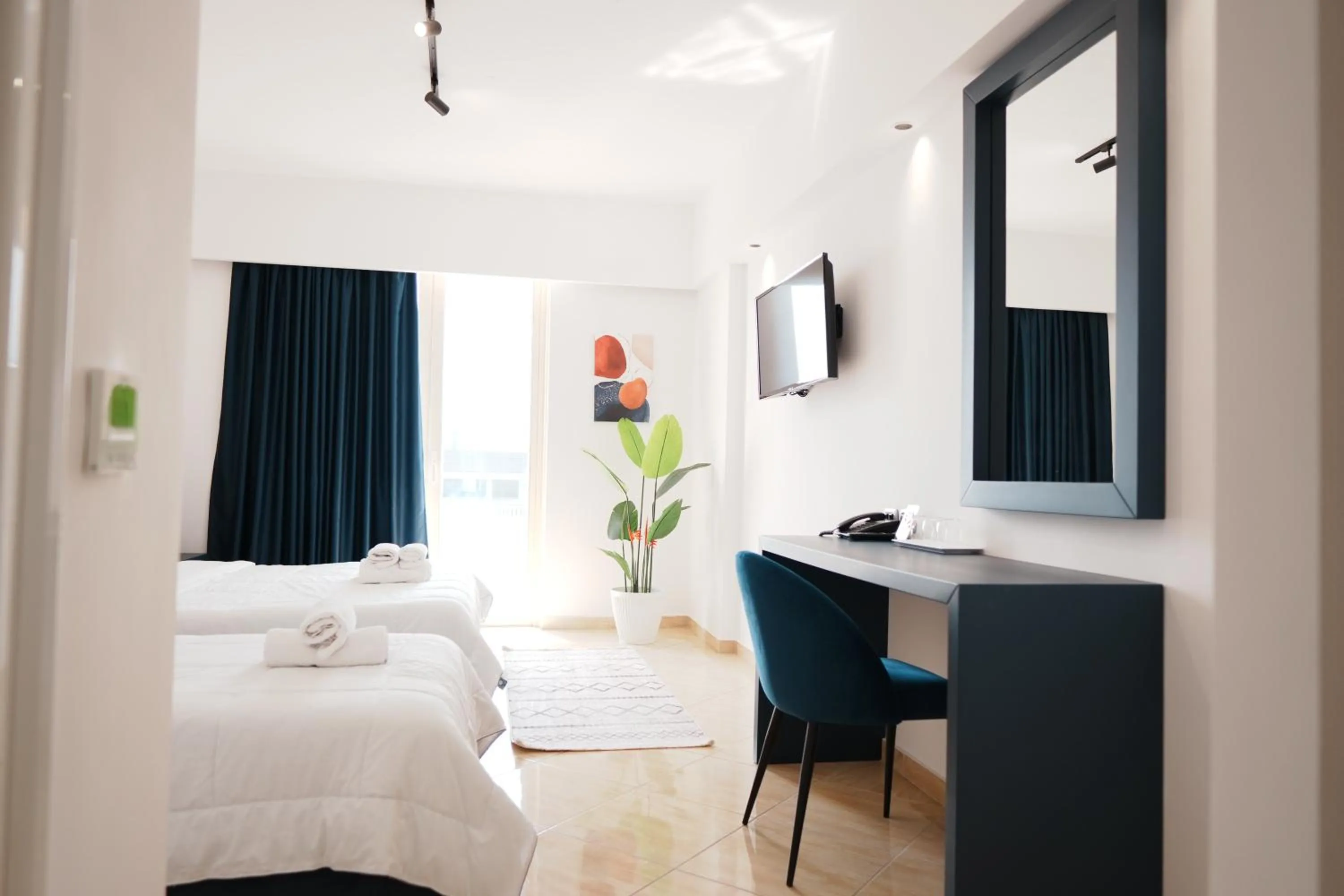 Communal lounge/ TV room, Bed in Hotel Blue Sky