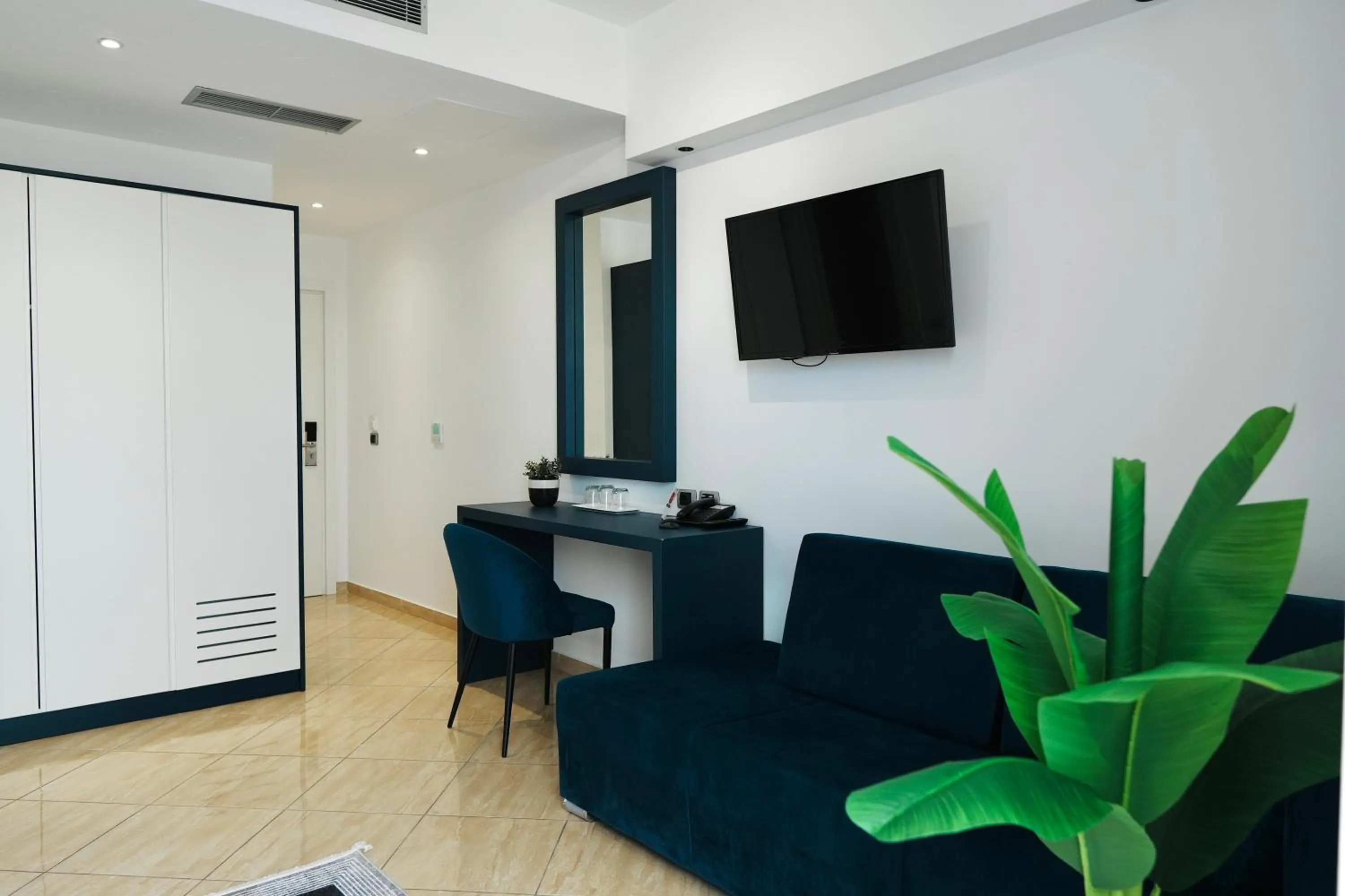 Communal lounge/ TV room in Hotel Blue Sky