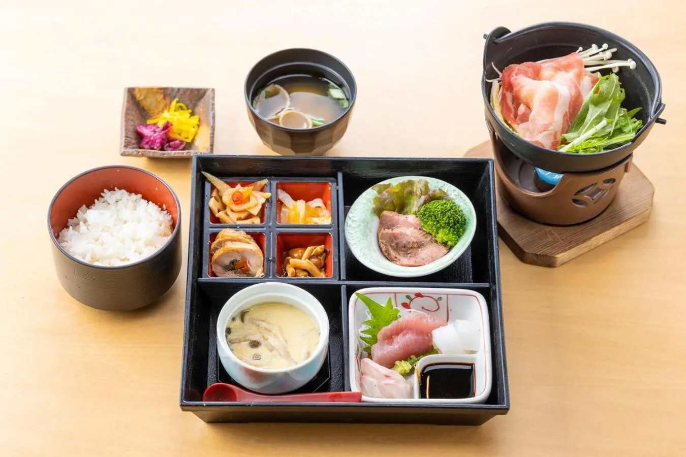 Restaurant/places to eat in Hotel Nami