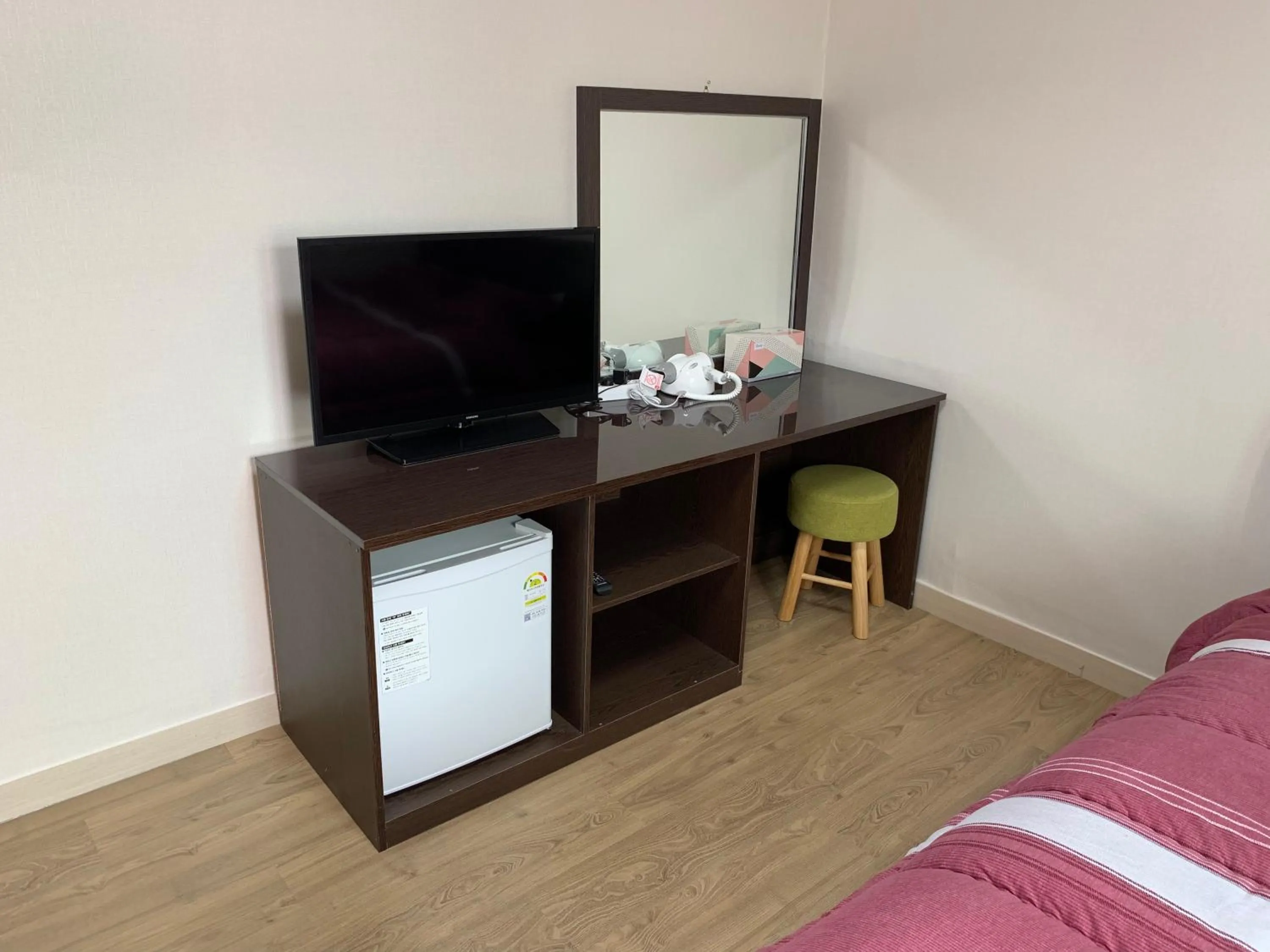 Bed in Gyeongju Roamers Stay