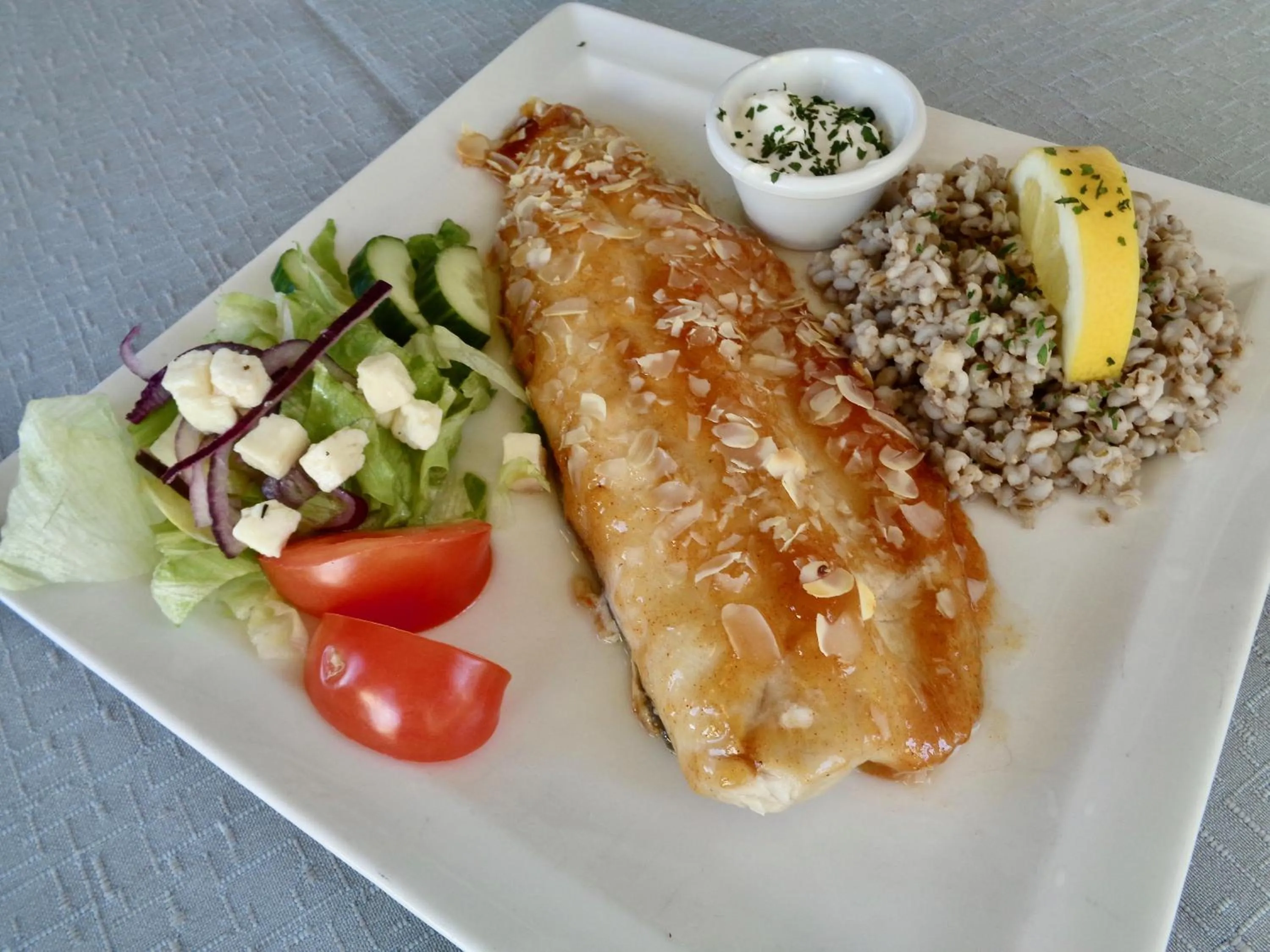 Restaurant/places to eat in Hali Country Hotel