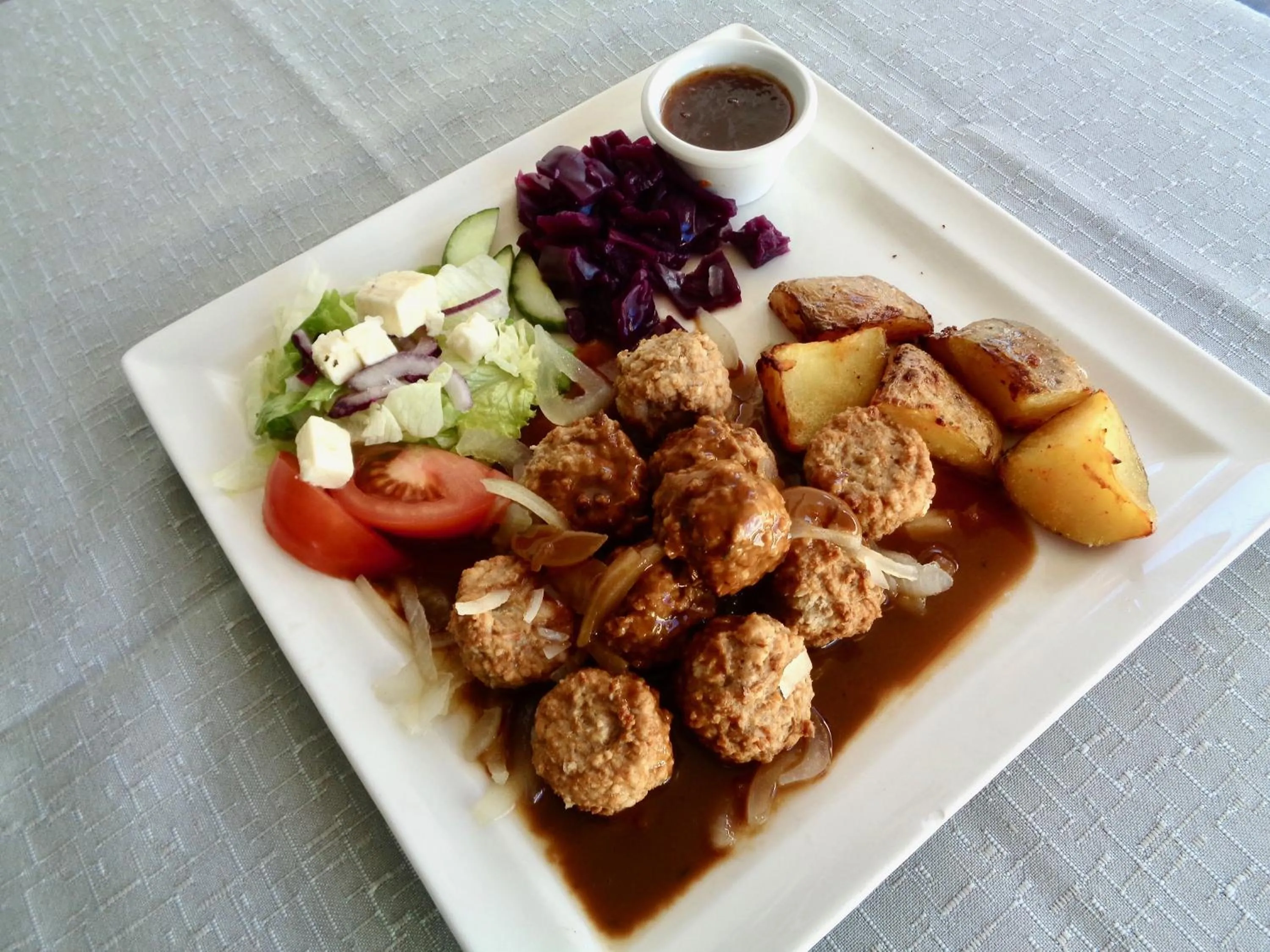 Restaurant/places to eat in Hali Country Hotel