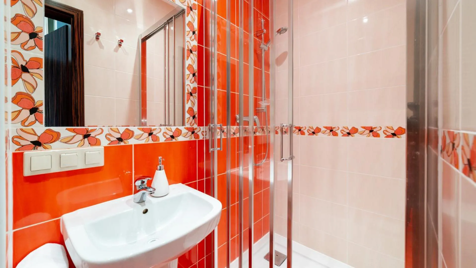 Shower in Apartamenty EverySky - Obrońców Pokoju 1D