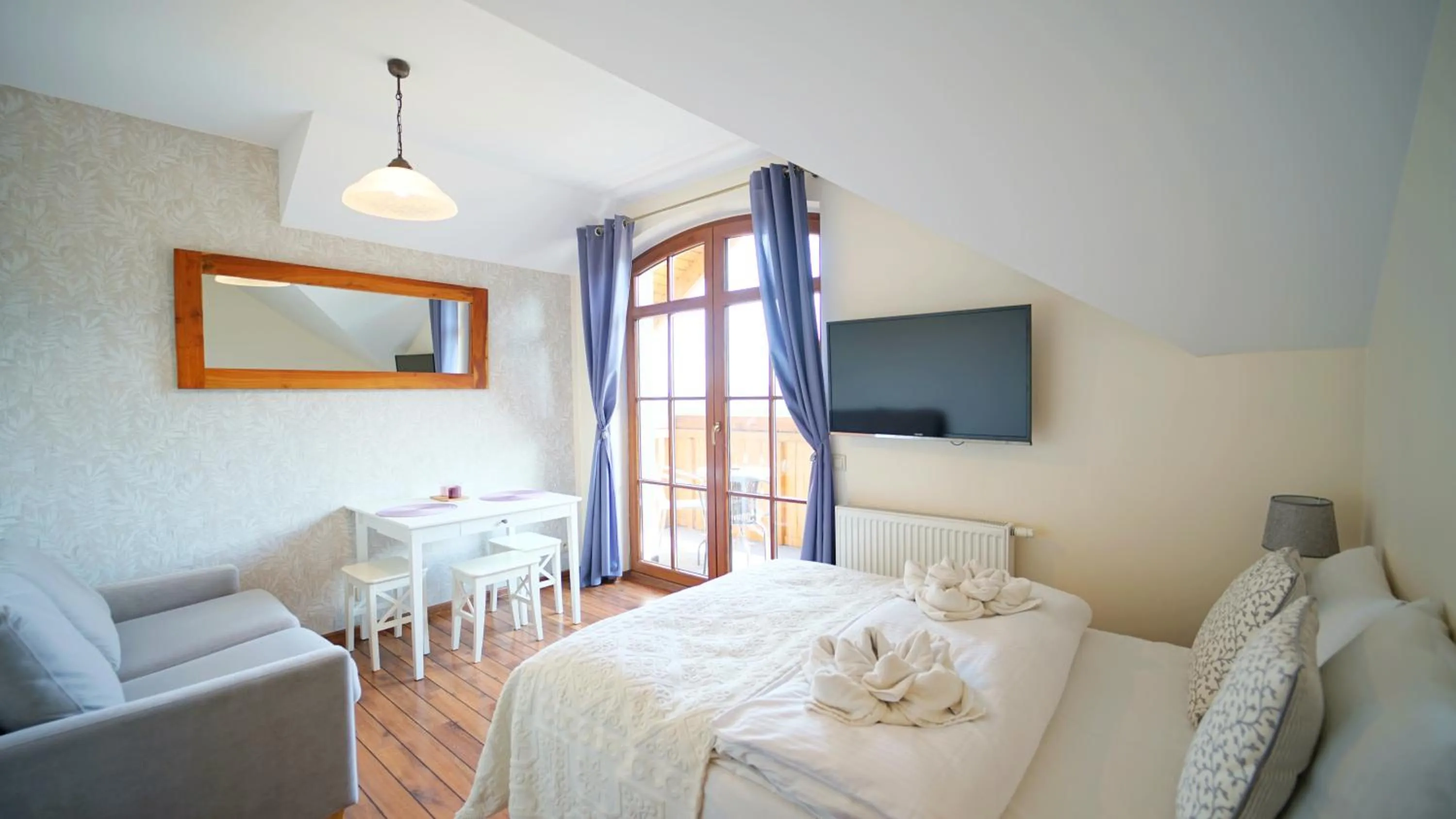 Bed in Apartamenty EverySky - Obrońców Pokoju 1D