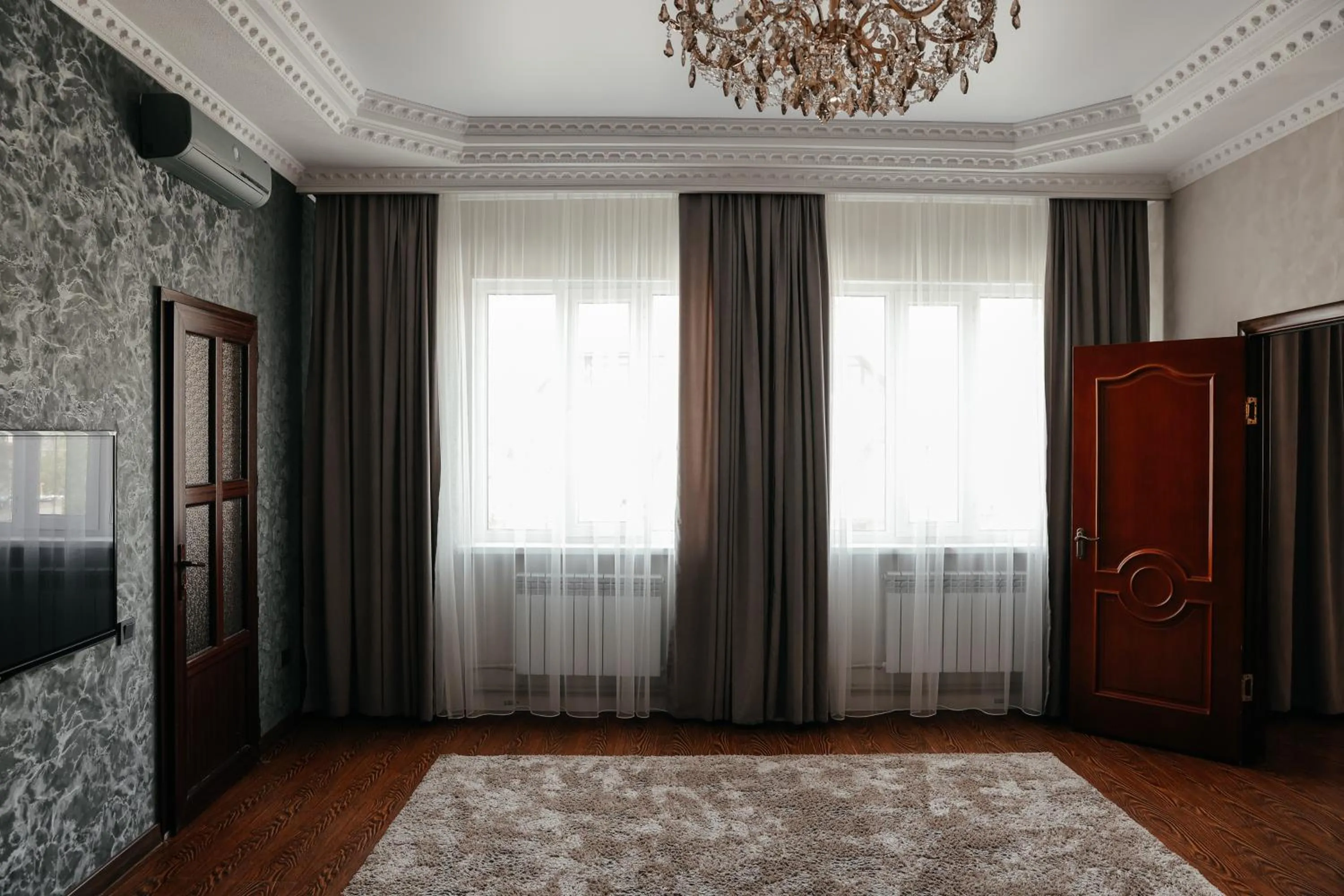 Photo of the whole room, Bed in Grand Hotel