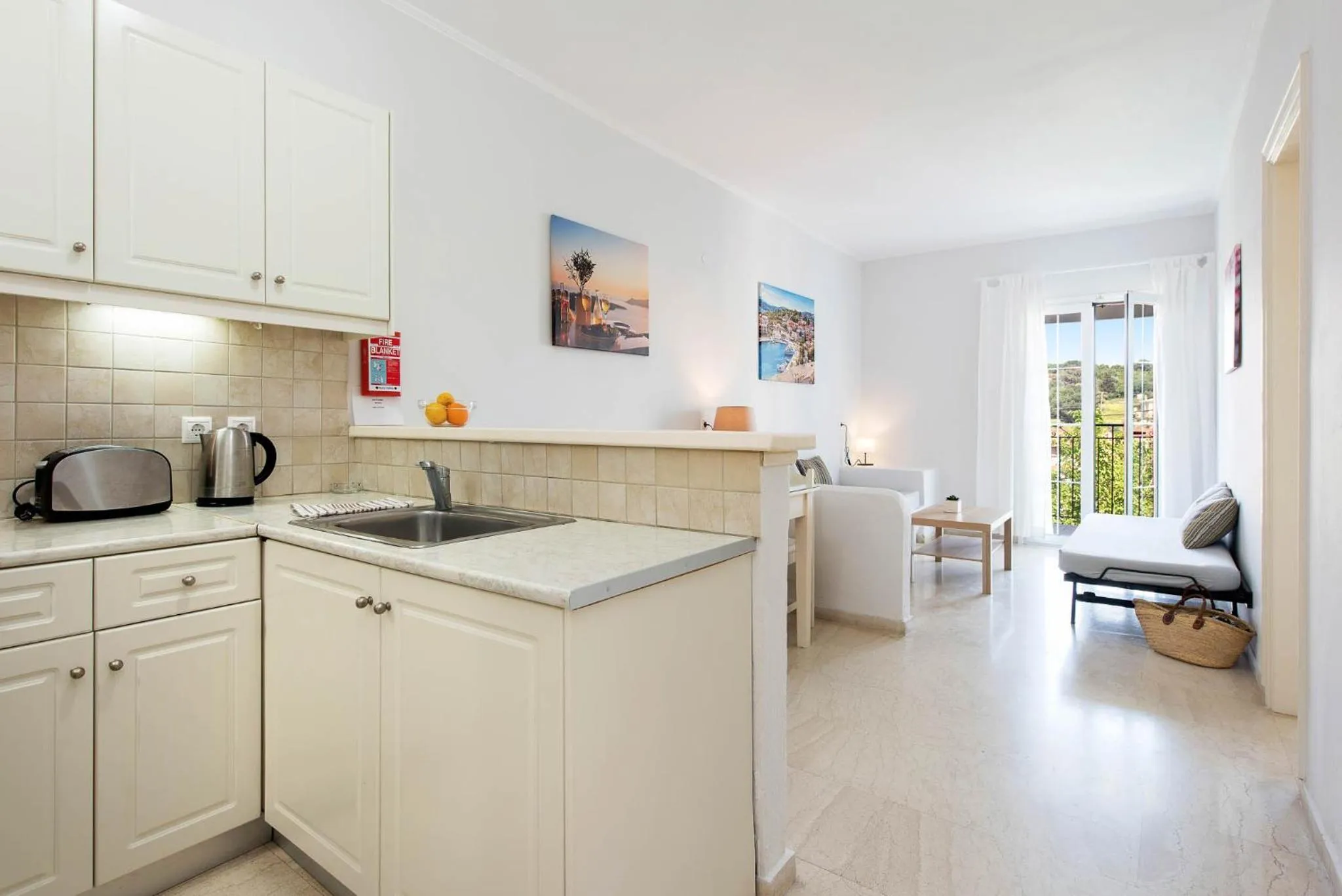 Kitchen or kitchenette in Balaris Apartments