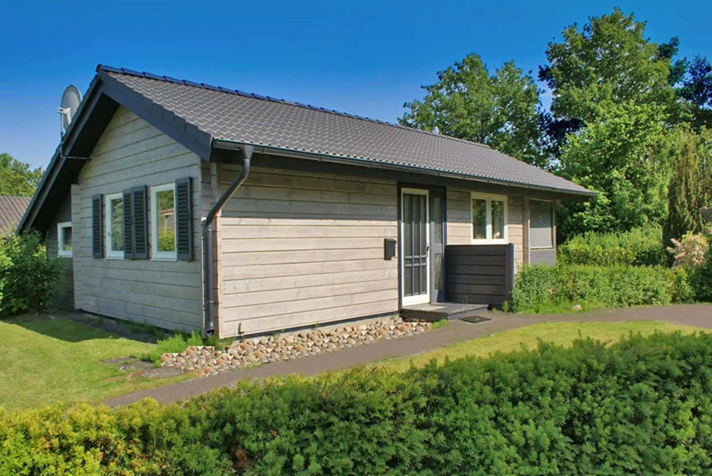 Blockhaus mit Parkplatz vor der Ha Blockhaus mit Parkplatz vor der Ha