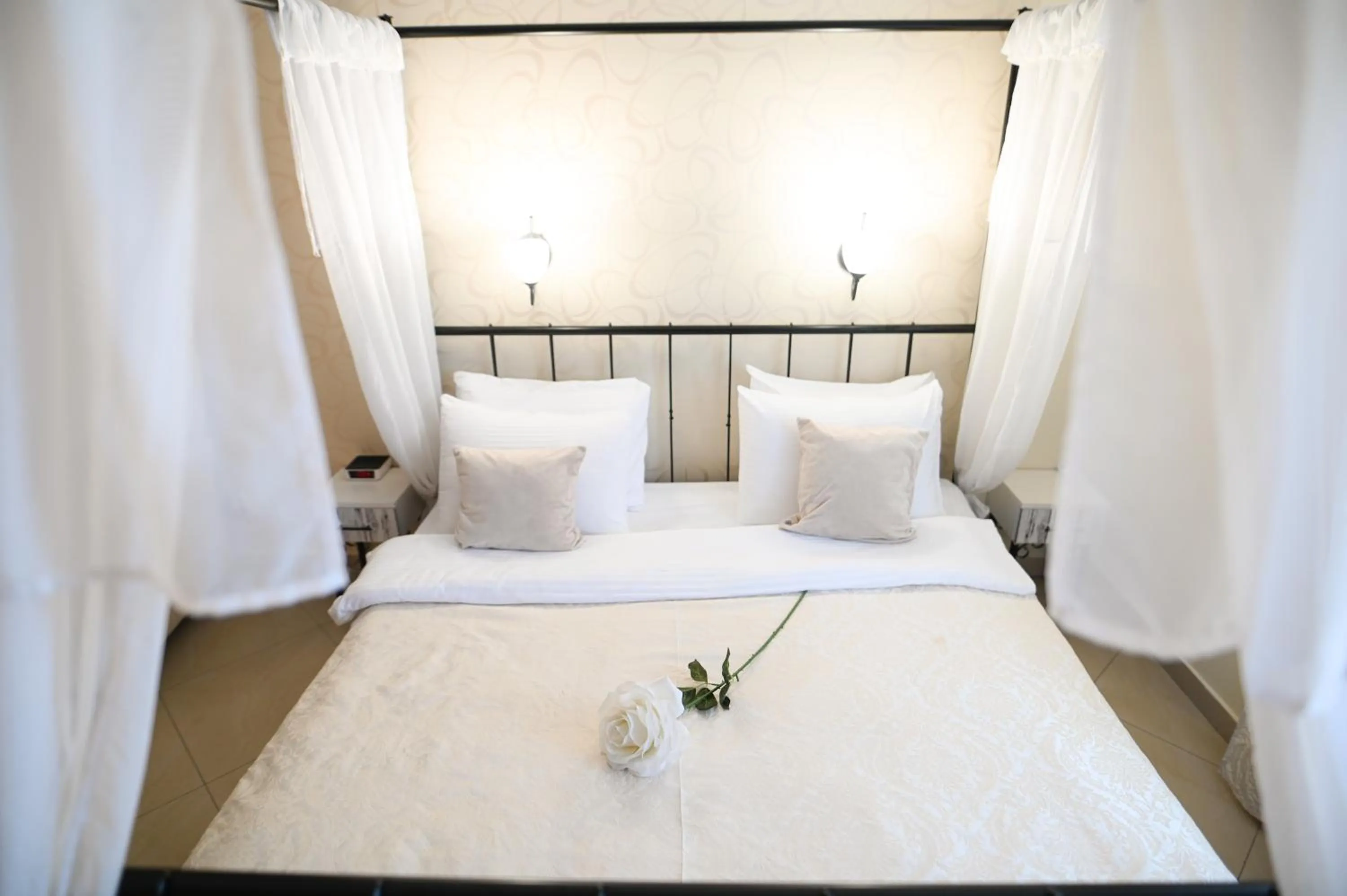 Bed in Garni Hotel Dash