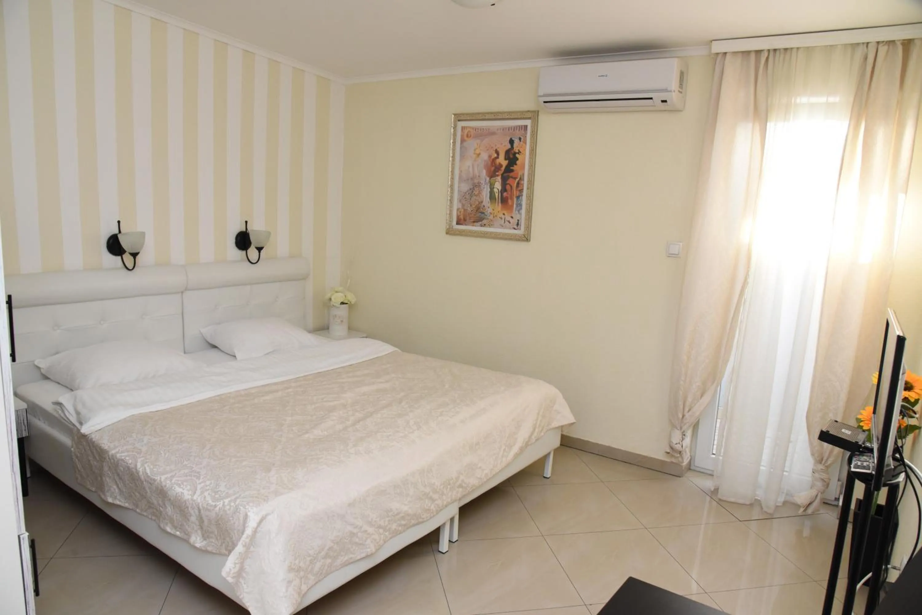 Photo of the whole room, Bed in Garni Hotel Dash