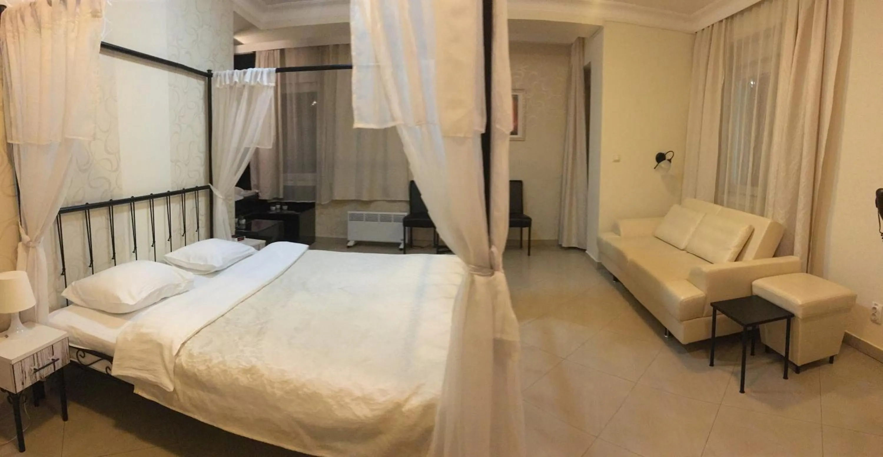 Bed in Garni Hotel Dash