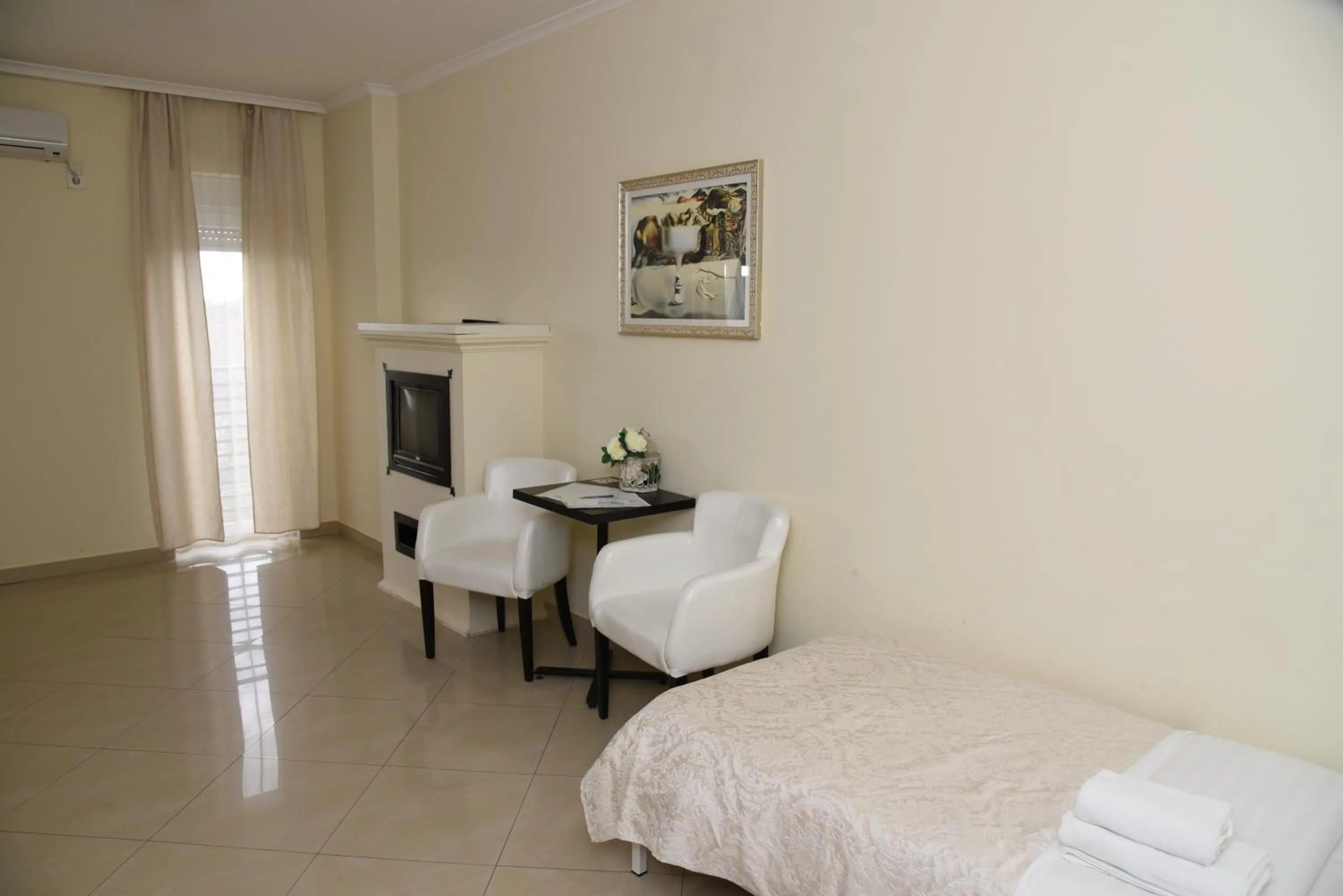 Living room, Bed in Garni Hotel Dash