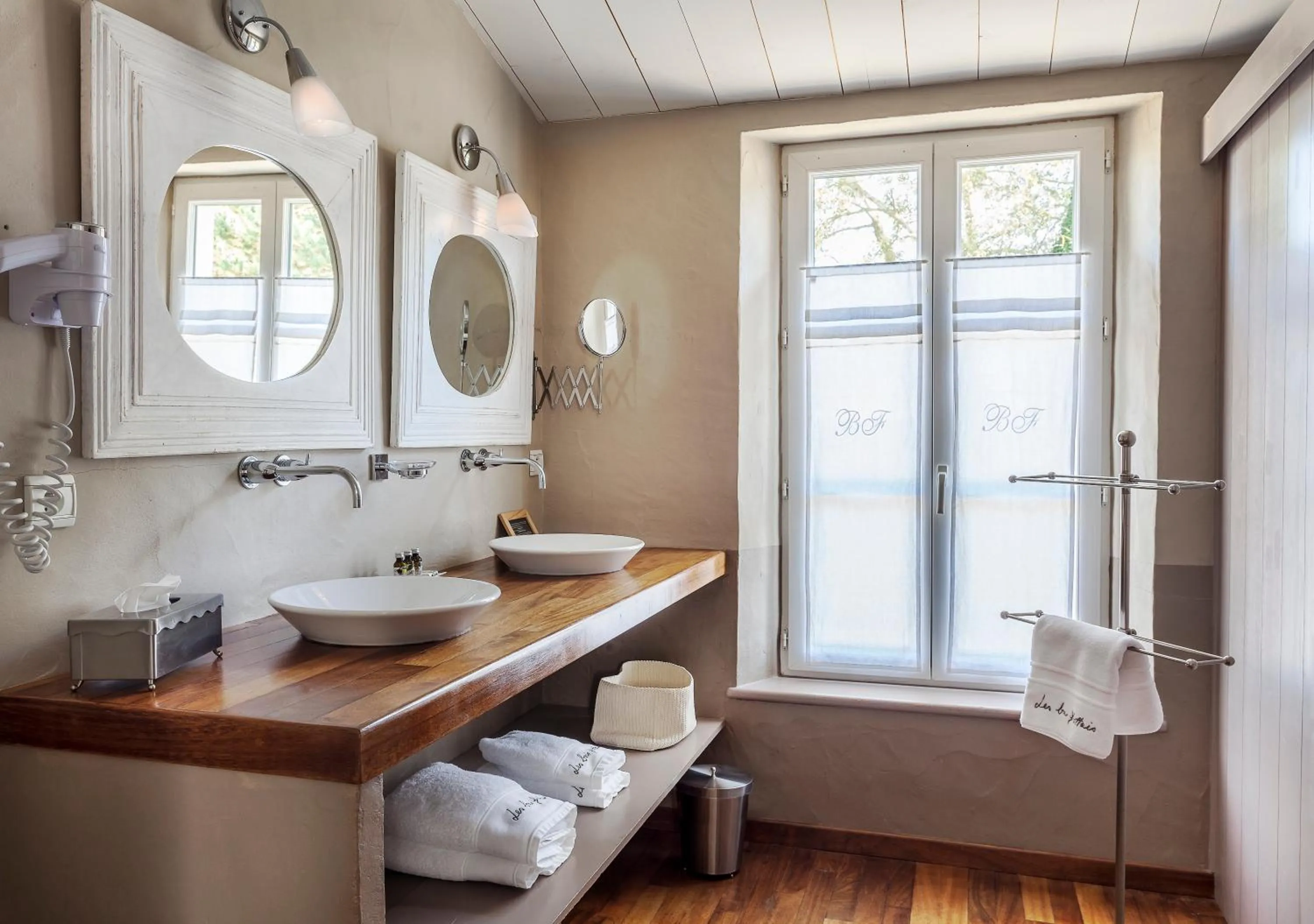 Bathroom in Hotel Les Bois Flottais