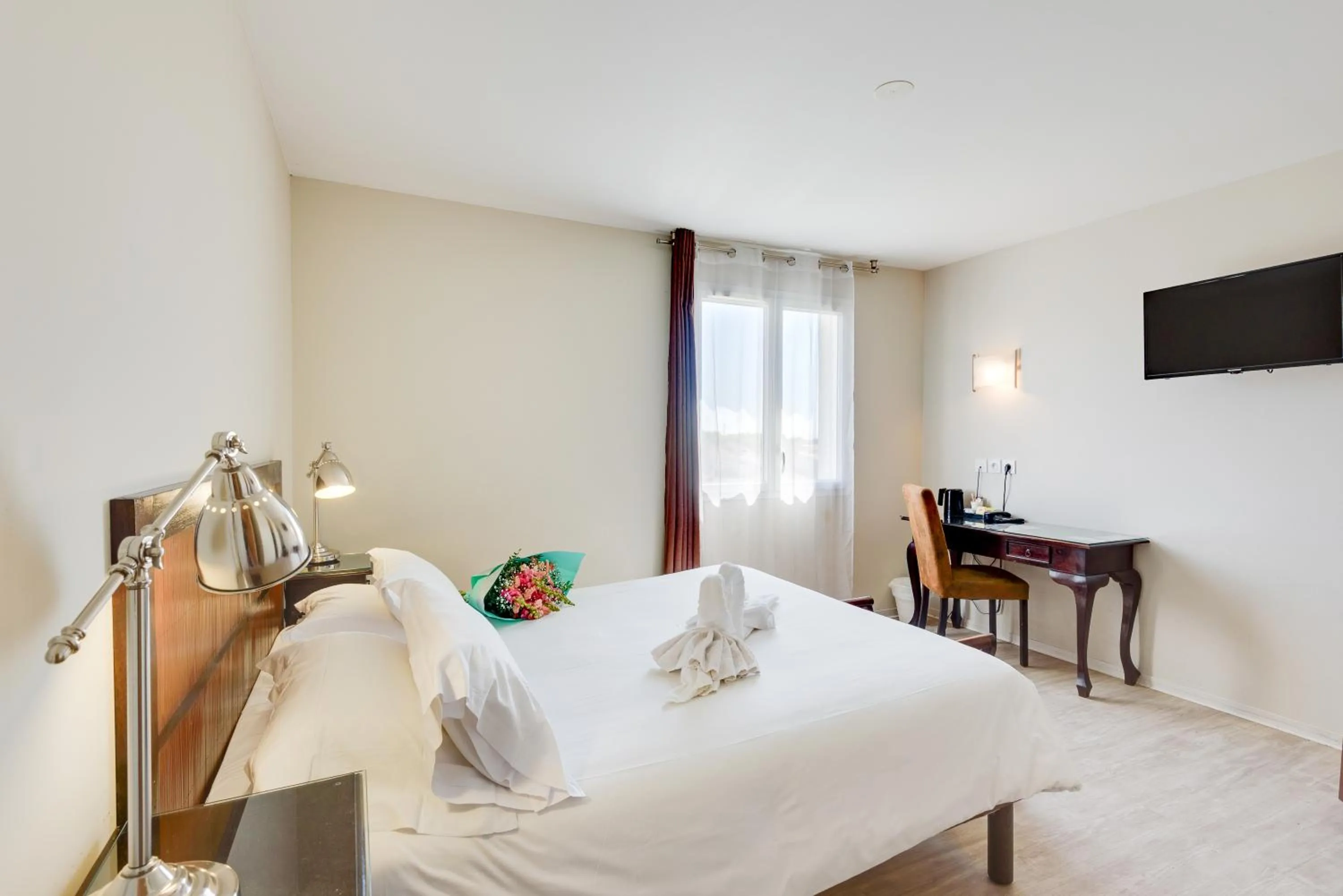 Bedroom, Bed in Kyriad Perpignan Sud