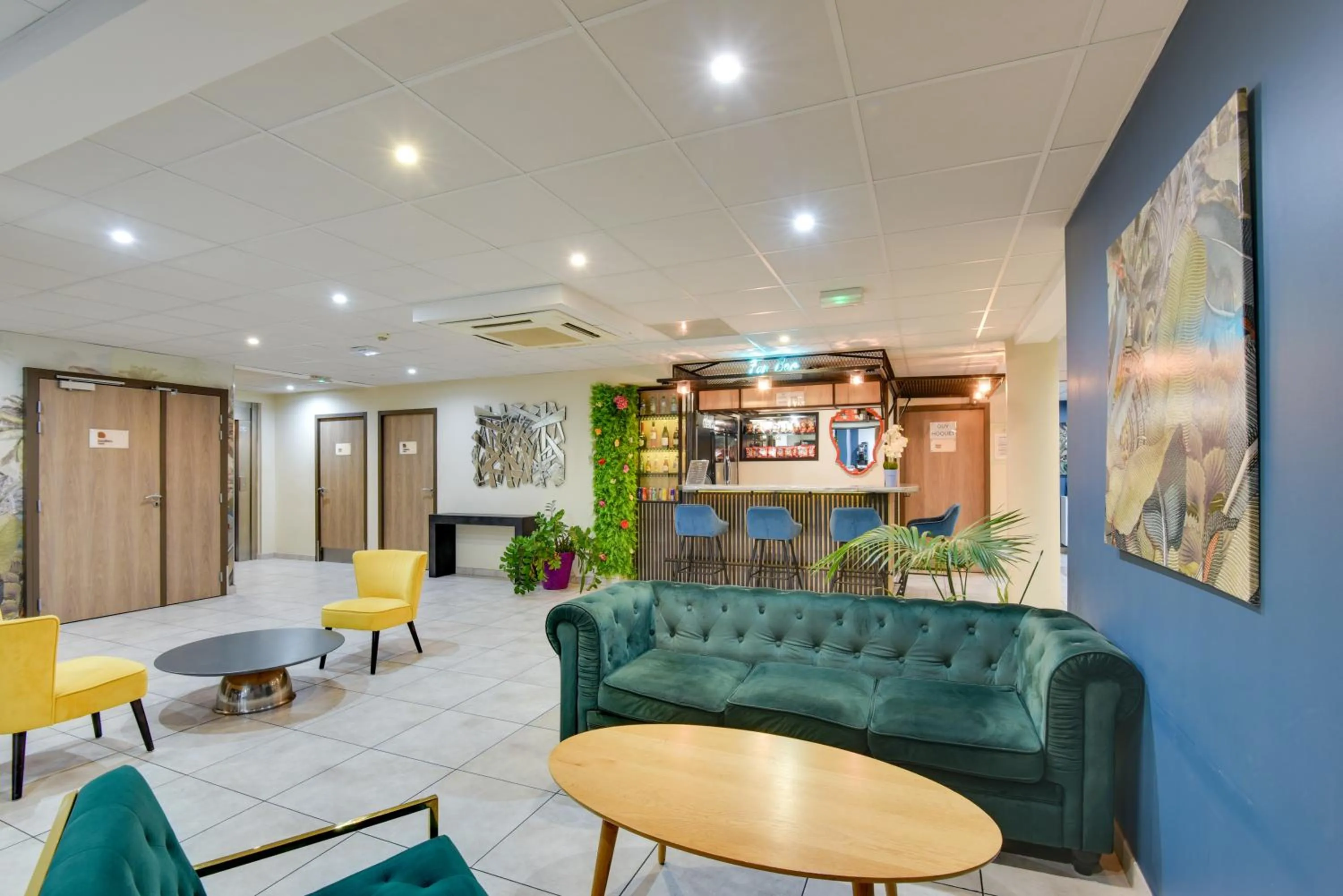 Communal lounge/ TV room in Kyriad Perpignan Sud