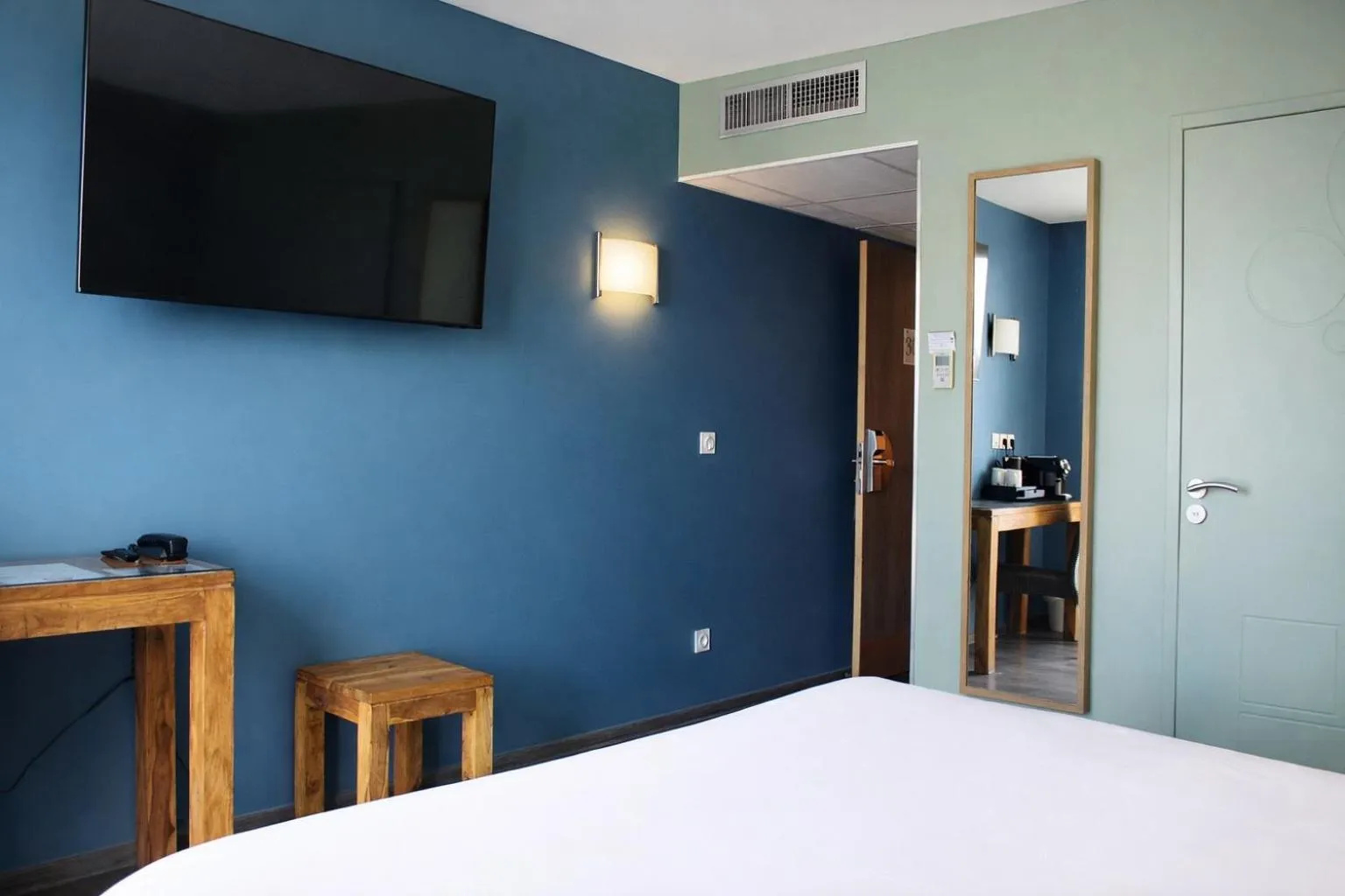 TV and multimedia, Bed in Kyriad Perpignan Sud