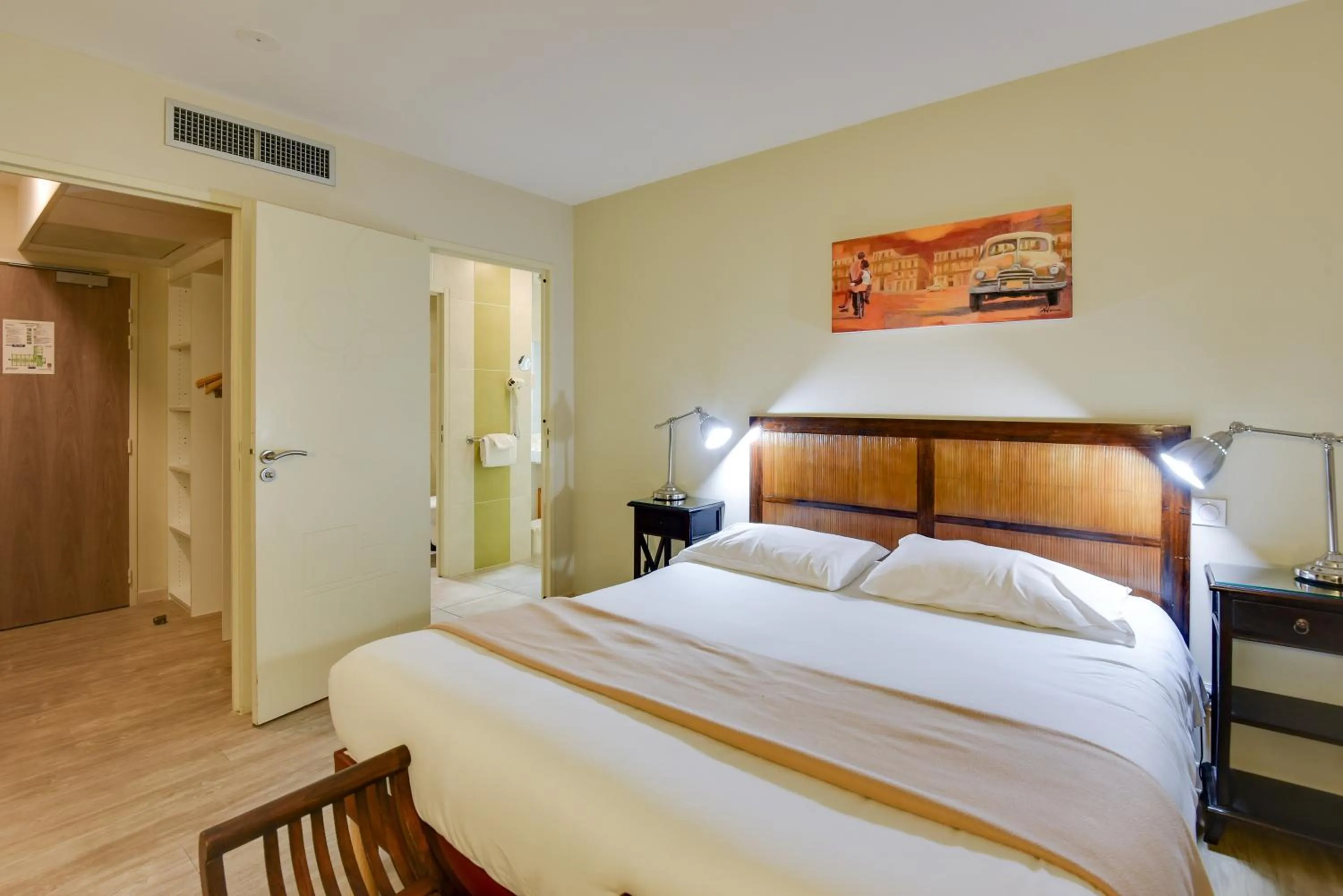 Bedroom, Bed in Kyriad Perpignan Sud