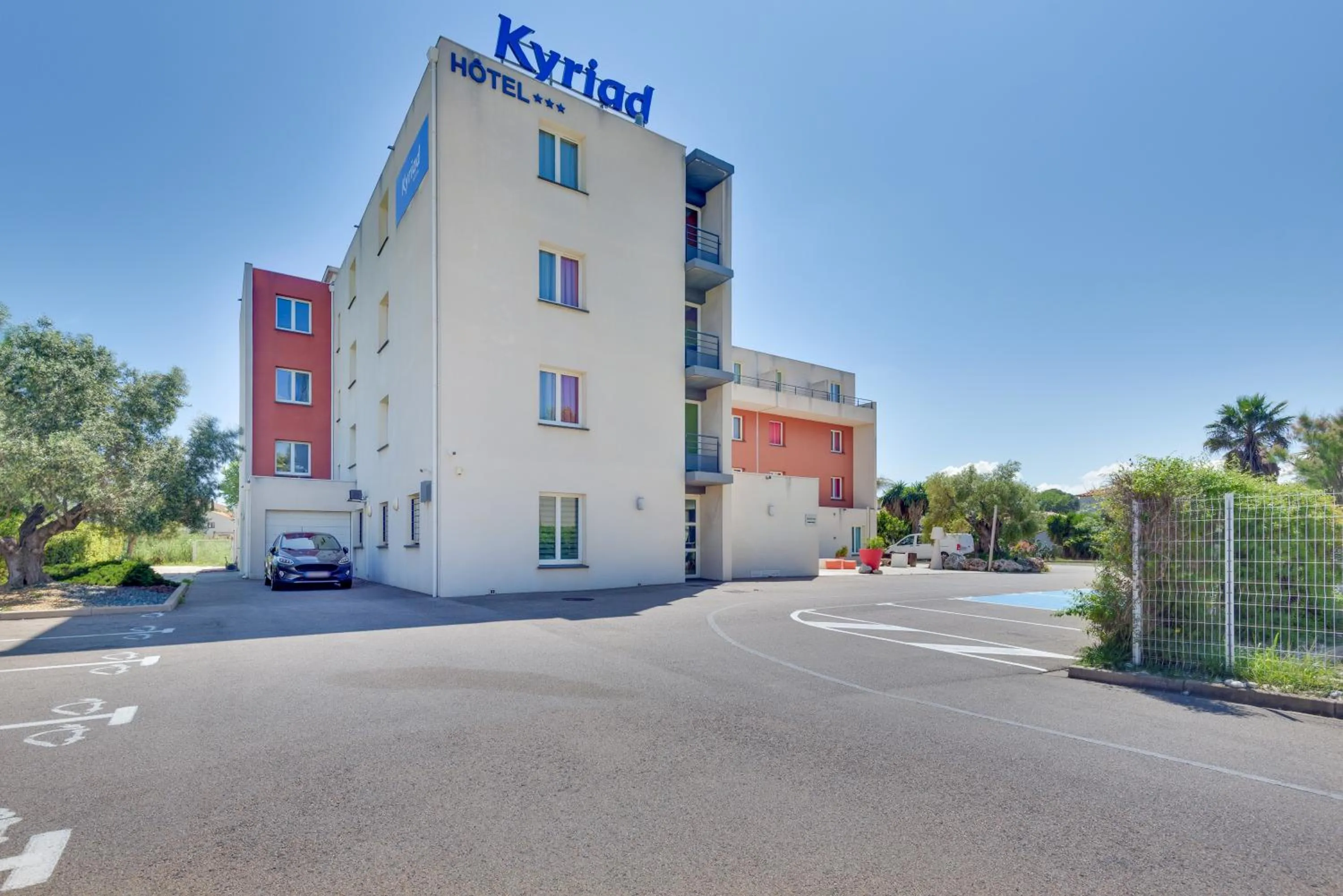 Property building in Kyriad Perpignan Sud