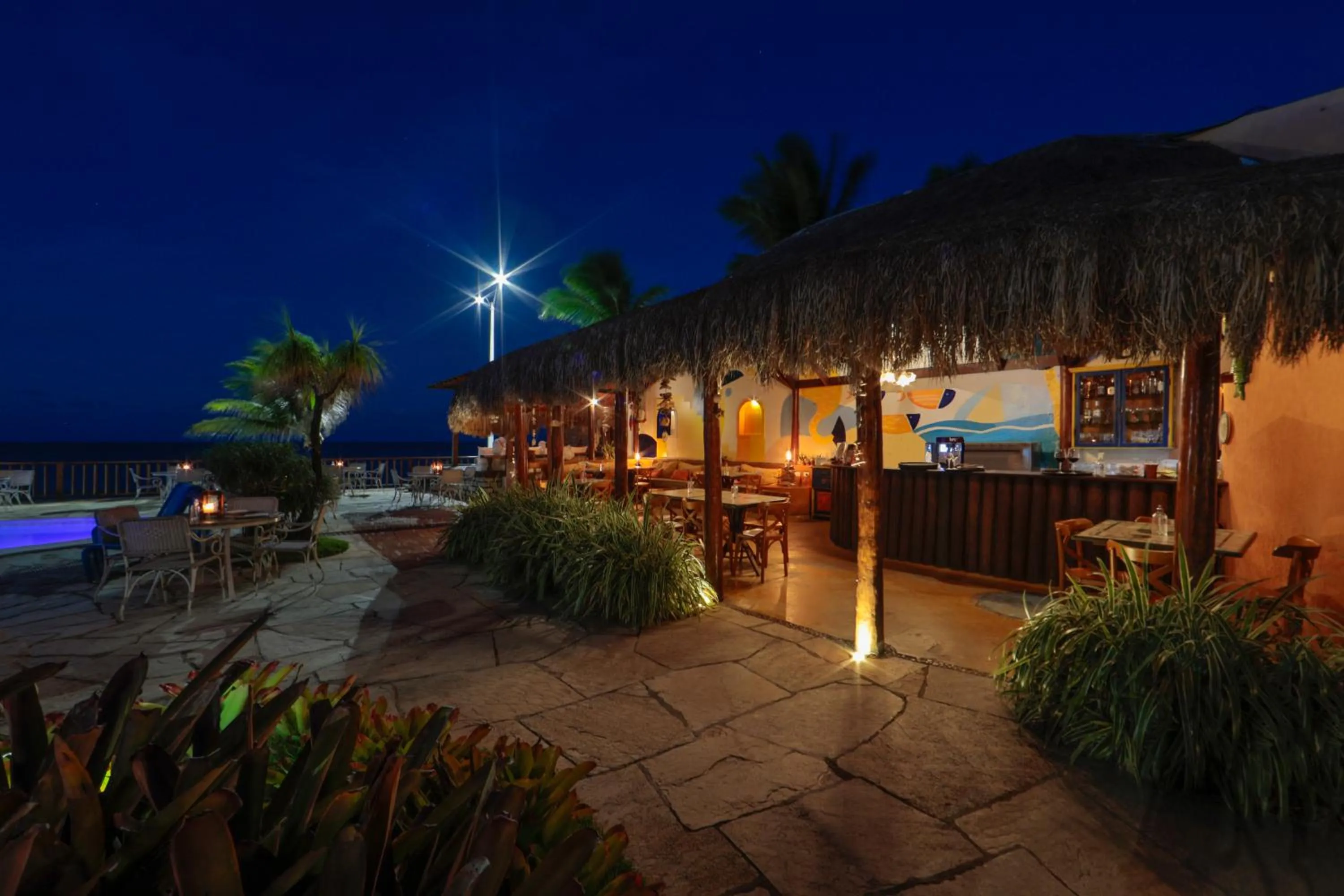 Restaurant/places to eat in Manary Praia Hotel
