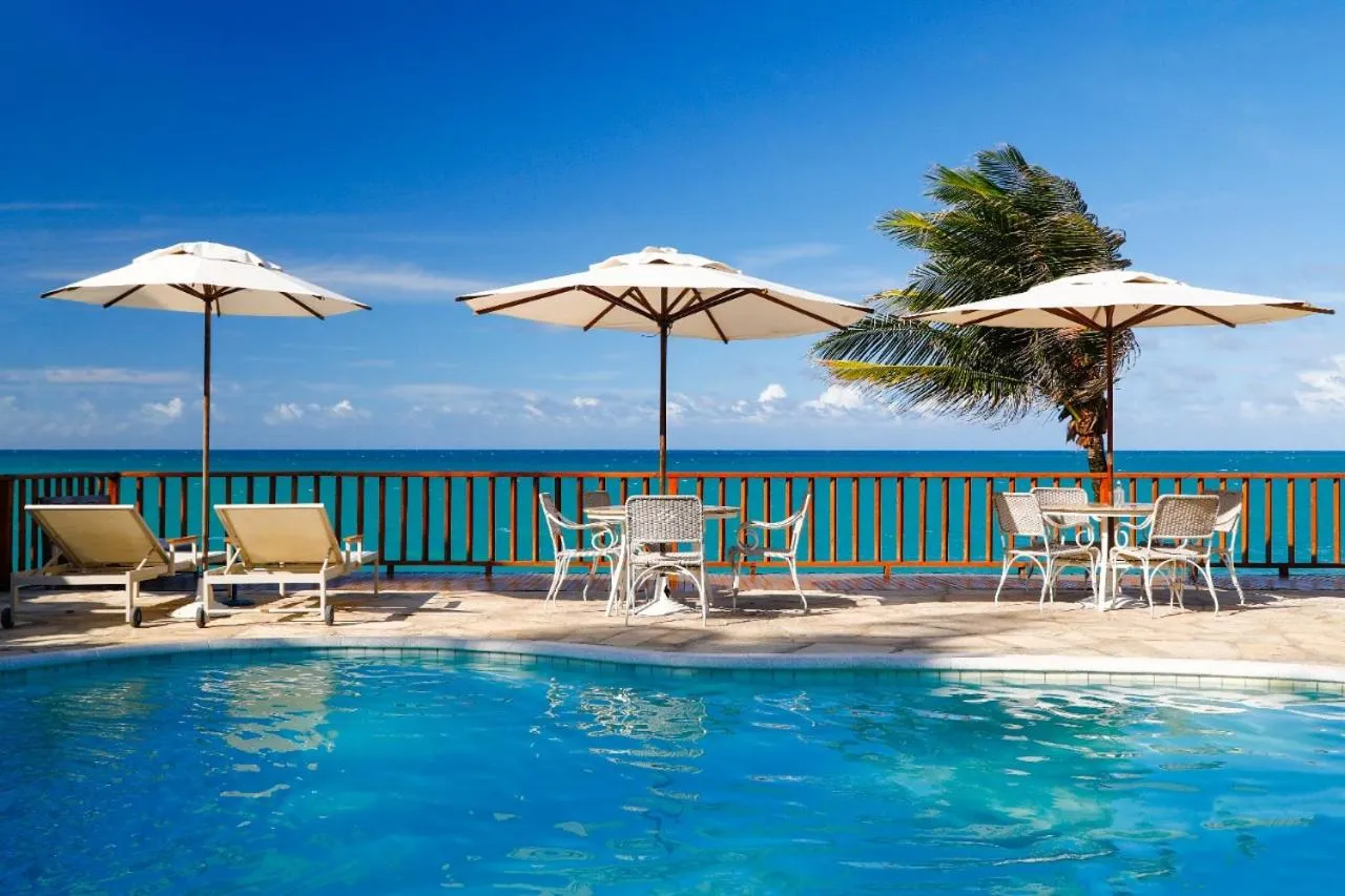 Swimming pool in Manary Praia Hotel