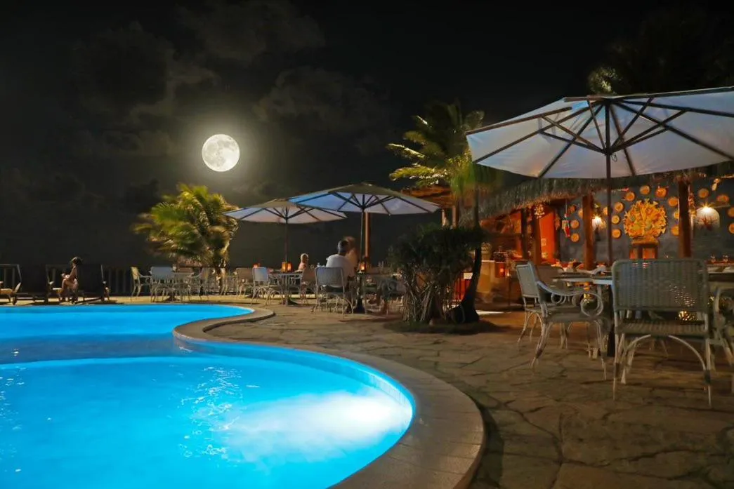 Swimming pool in Manary Praia Hotel