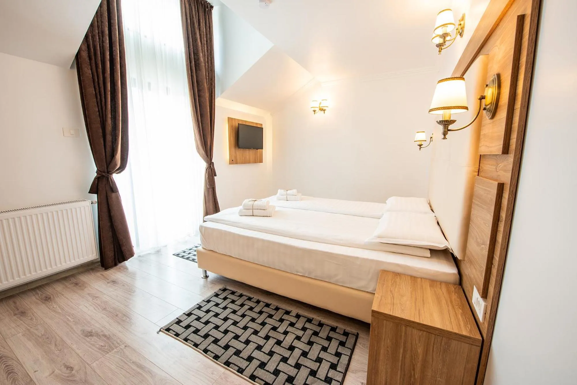 Bed in Pensiunea Carul cu flori