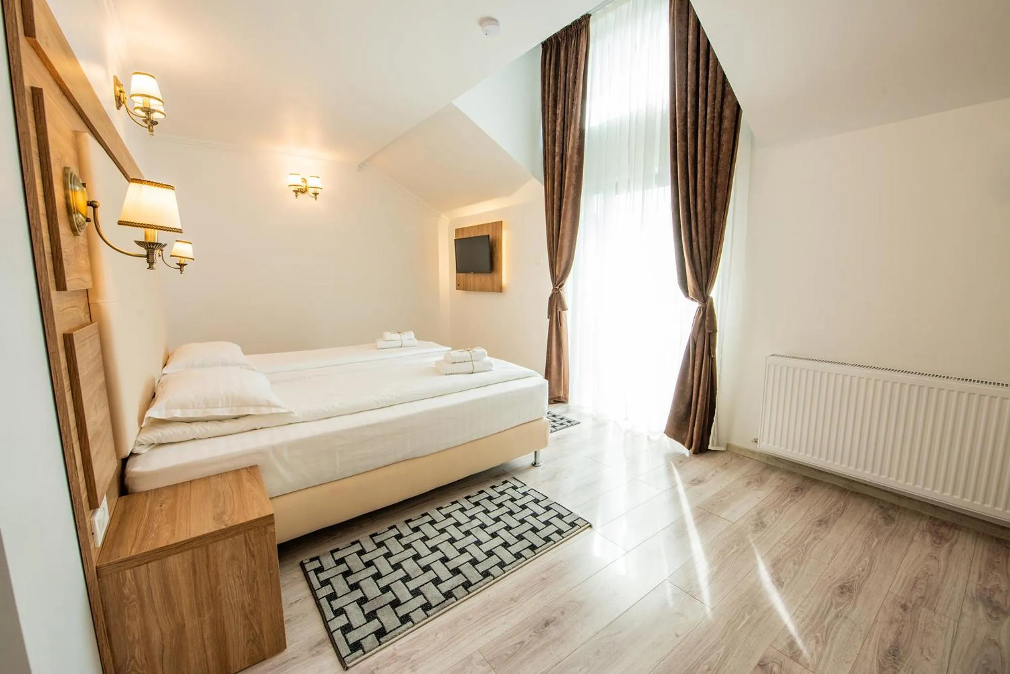 Bed in Pensiunea Carul cu flori