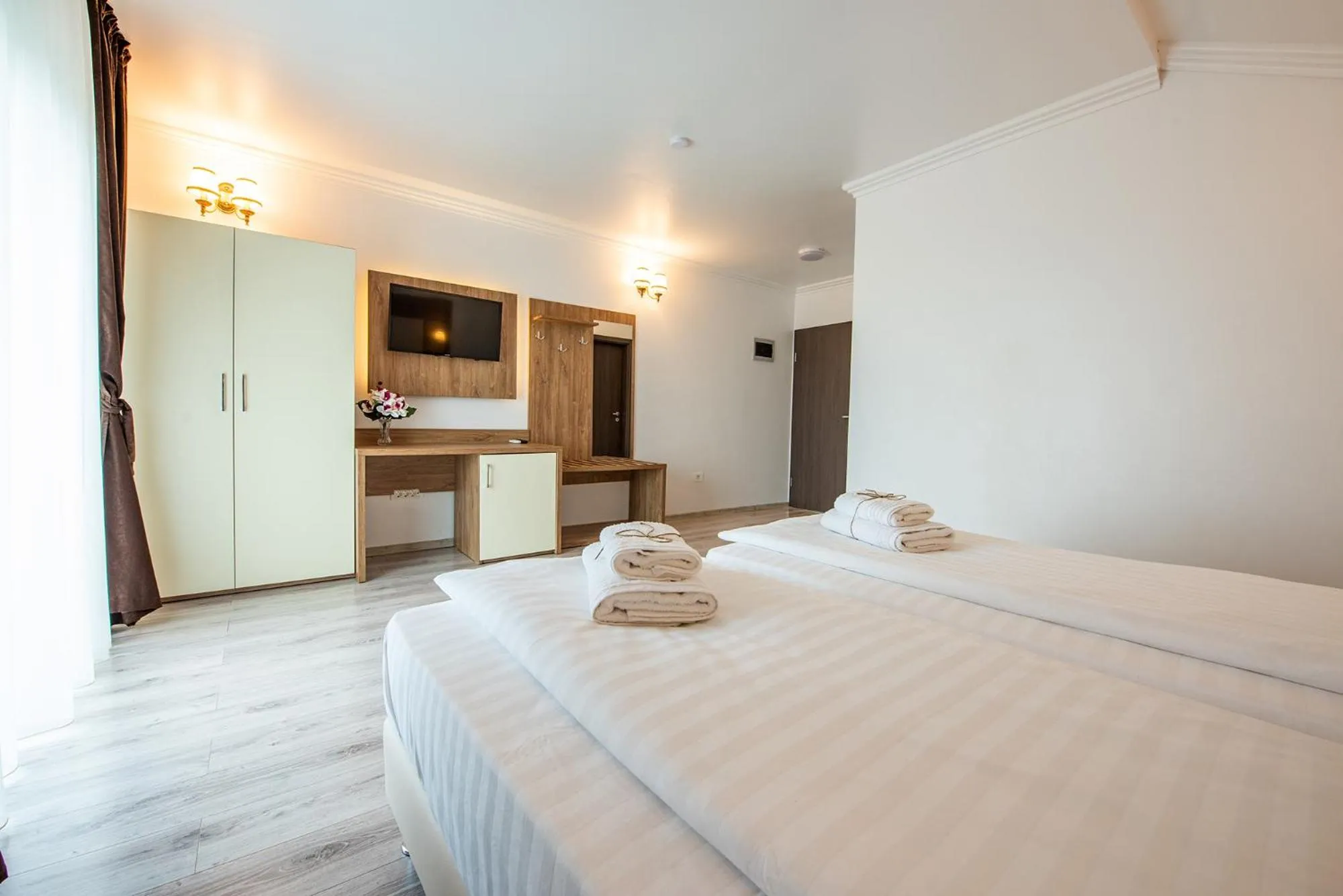 Bed in Pensiunea Carul cu flori