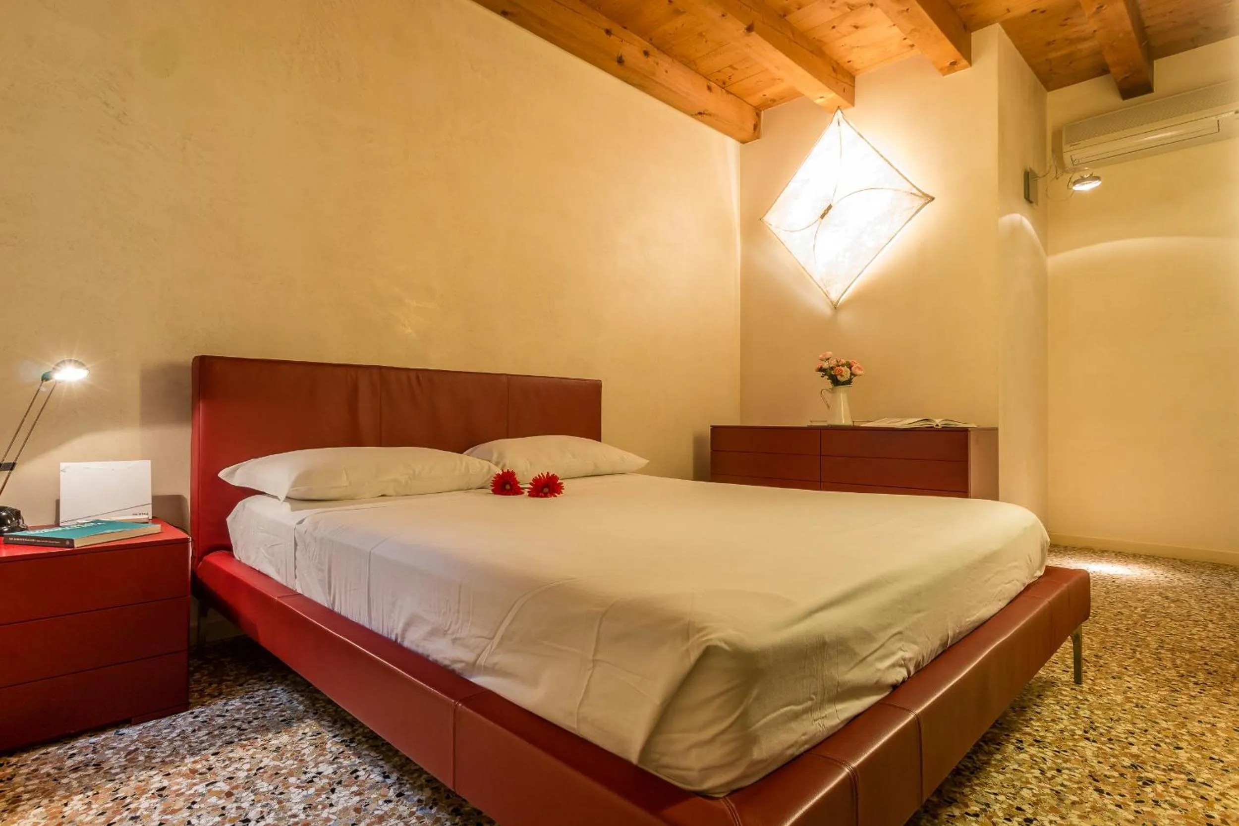 Bedroom, Bed in Rialto Mercato a Family in Venice like at Home
