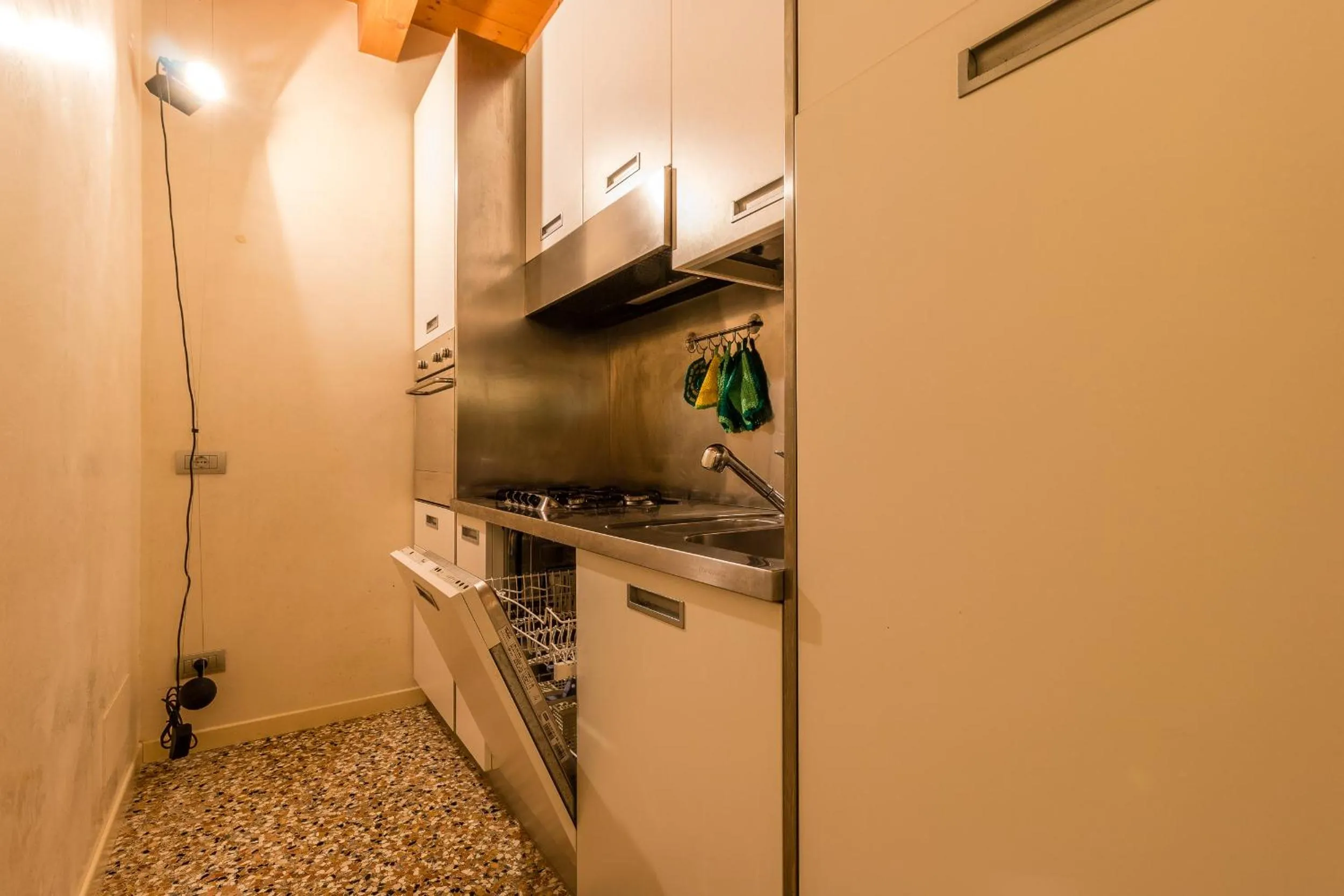 Kitchen or kitchenette in Rialto Mercato a Family in Venice like at Home