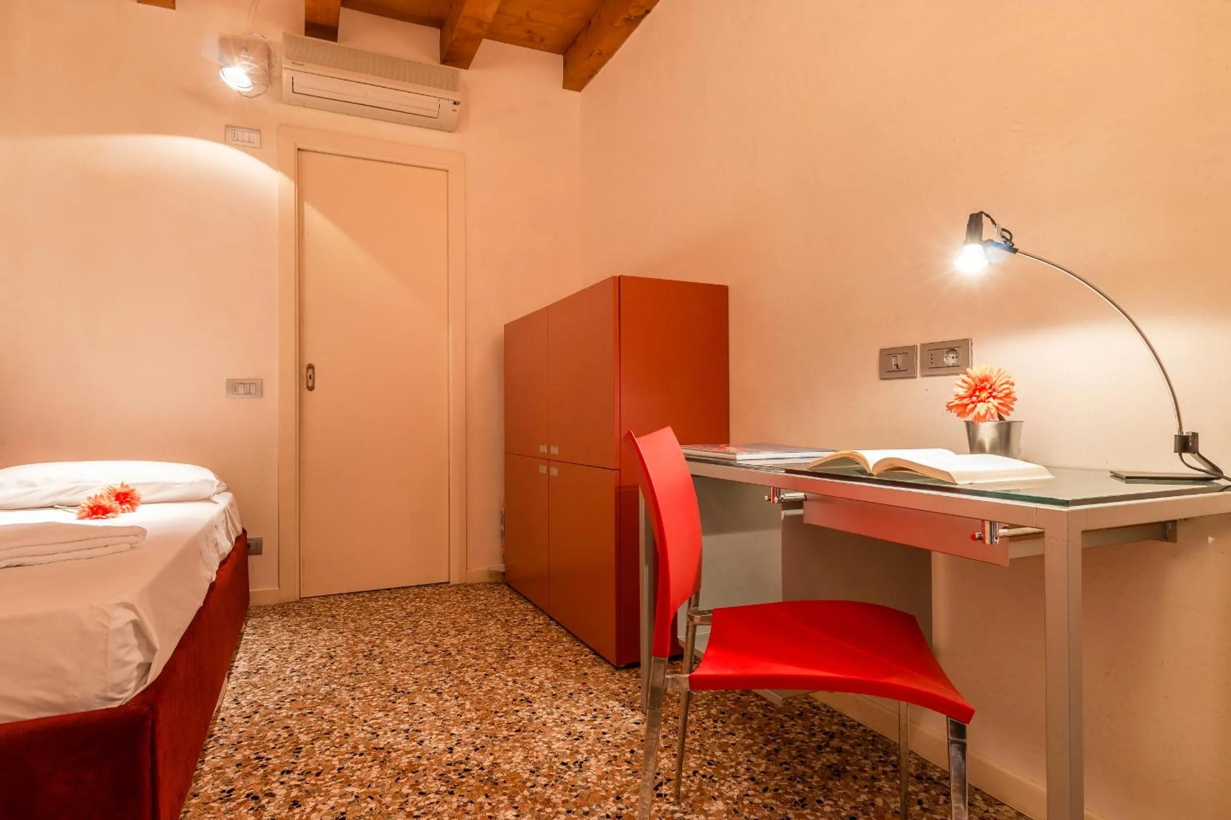 Bedroom, Bed in Rialto Mercato a Family in Venice like at Home