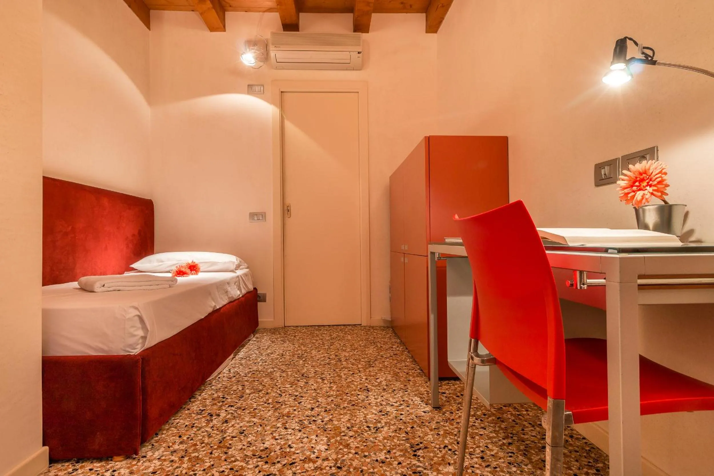Bedroom, Bed in Rialto Mercato a Family in Venice like at Home