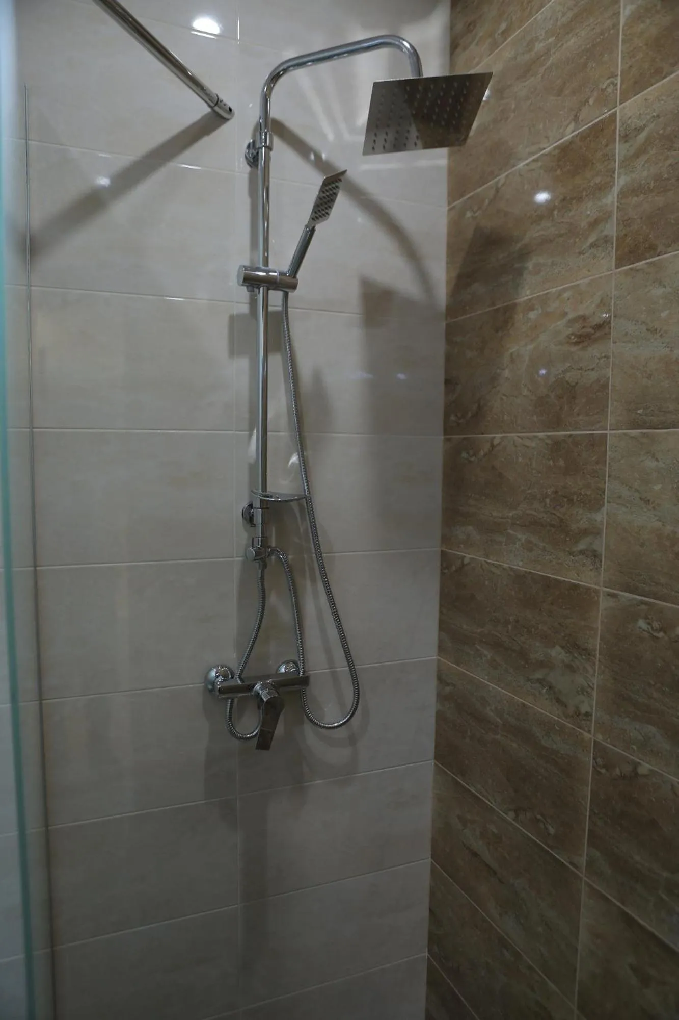 Shower in 4Room Hotel