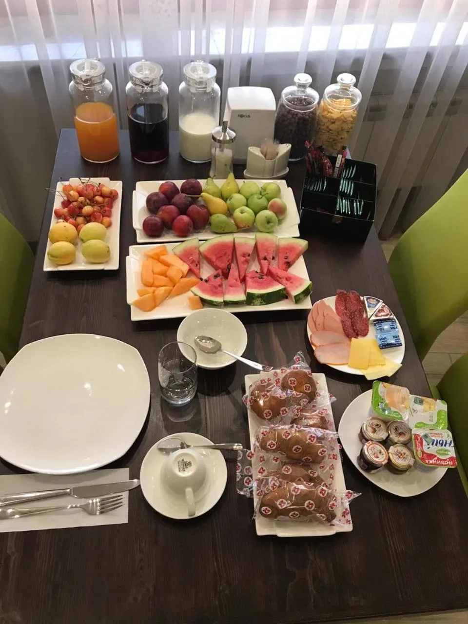Breakfast in 4Room Hotel