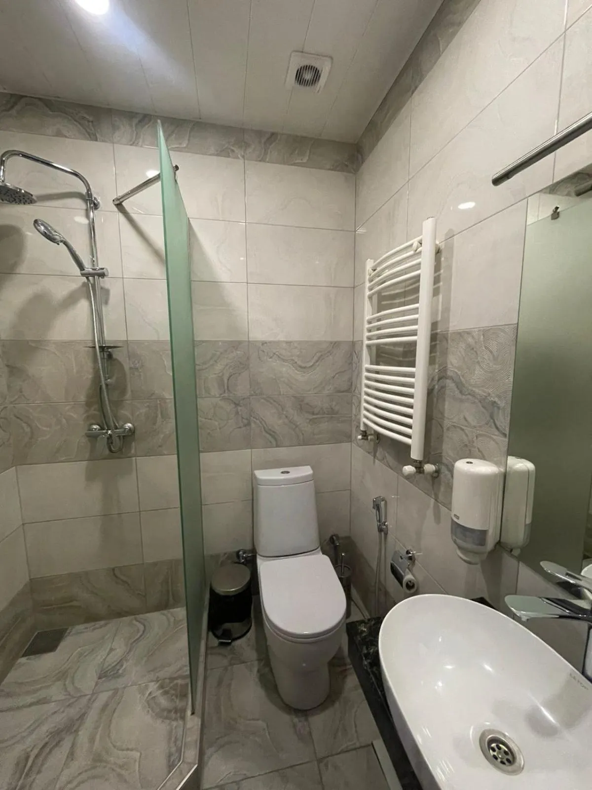 Property building in 4Room Hotel