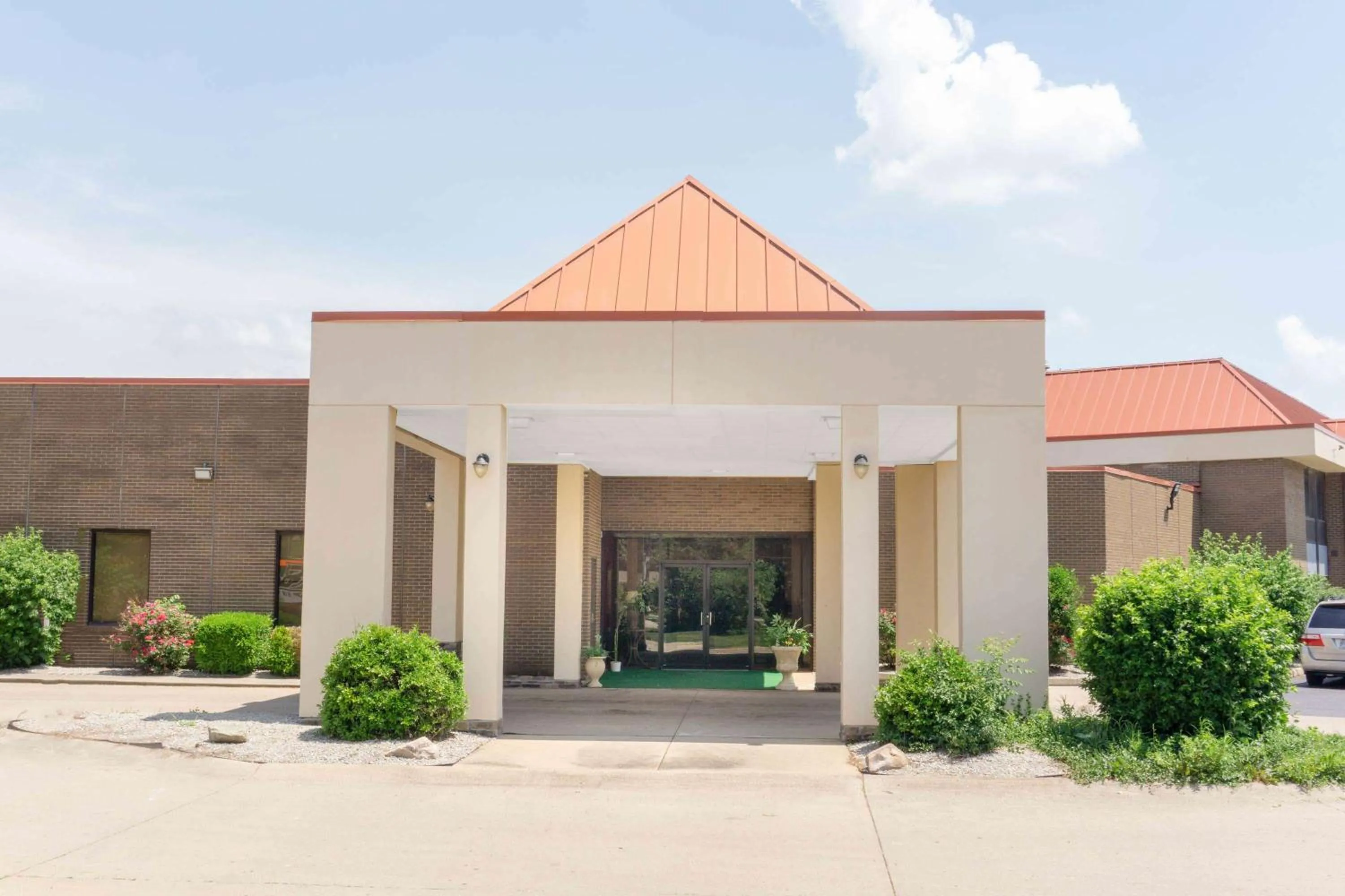 Property building in Super 8 by Wyndham Harrison OH