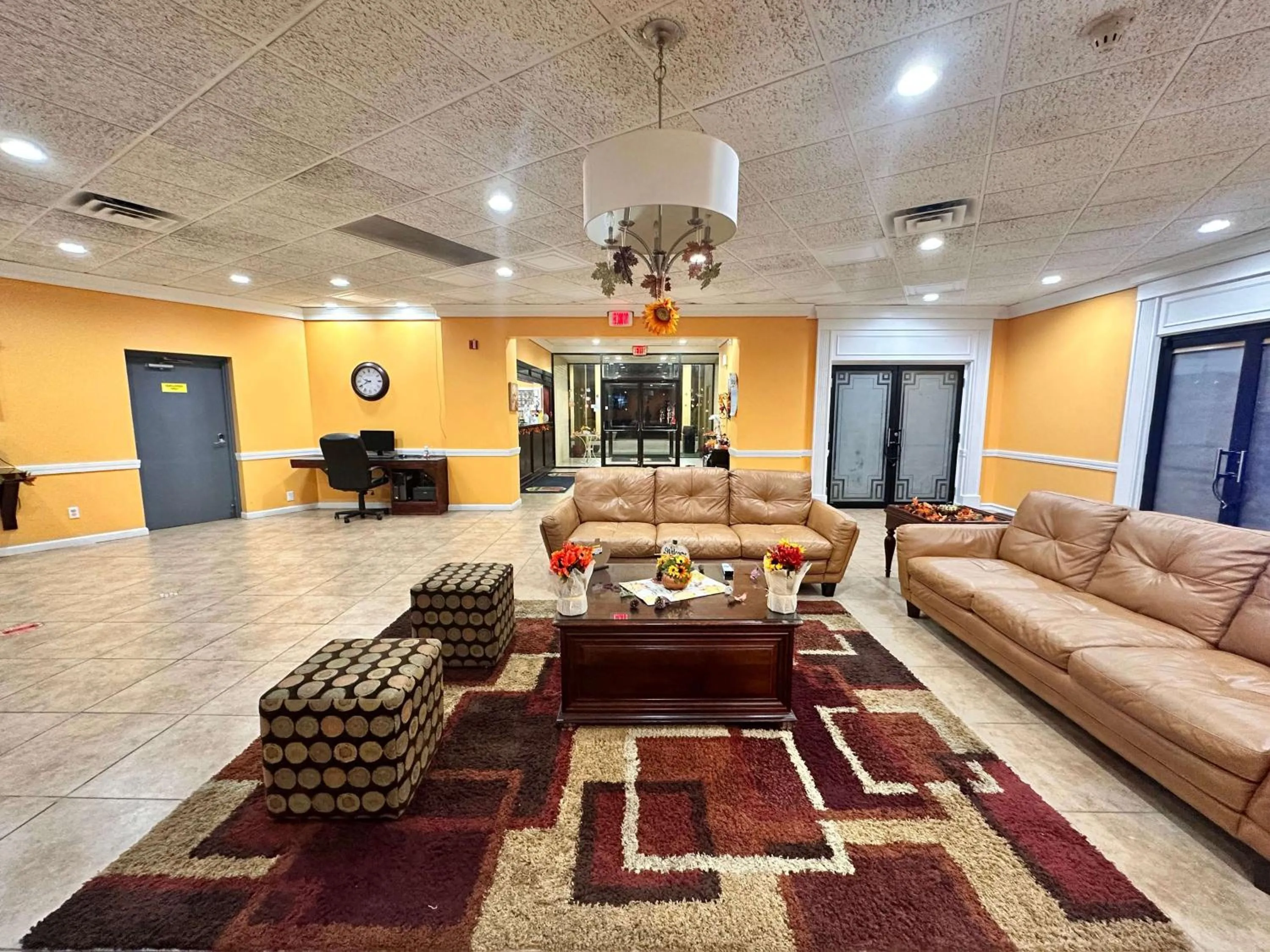 Lobby or reception in Super 8 by Wyndham Harrison OH