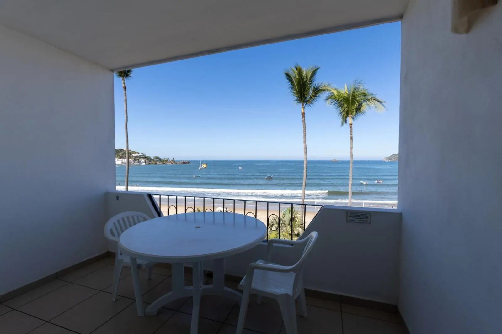 Day in Costa Alegre Hotel & Suites