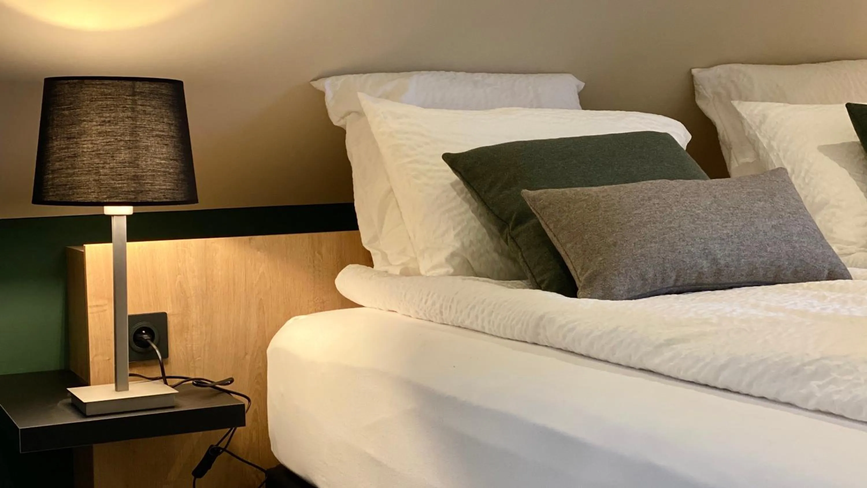 Bed in Logis Hôtel Restaurant & Spa La Rochette