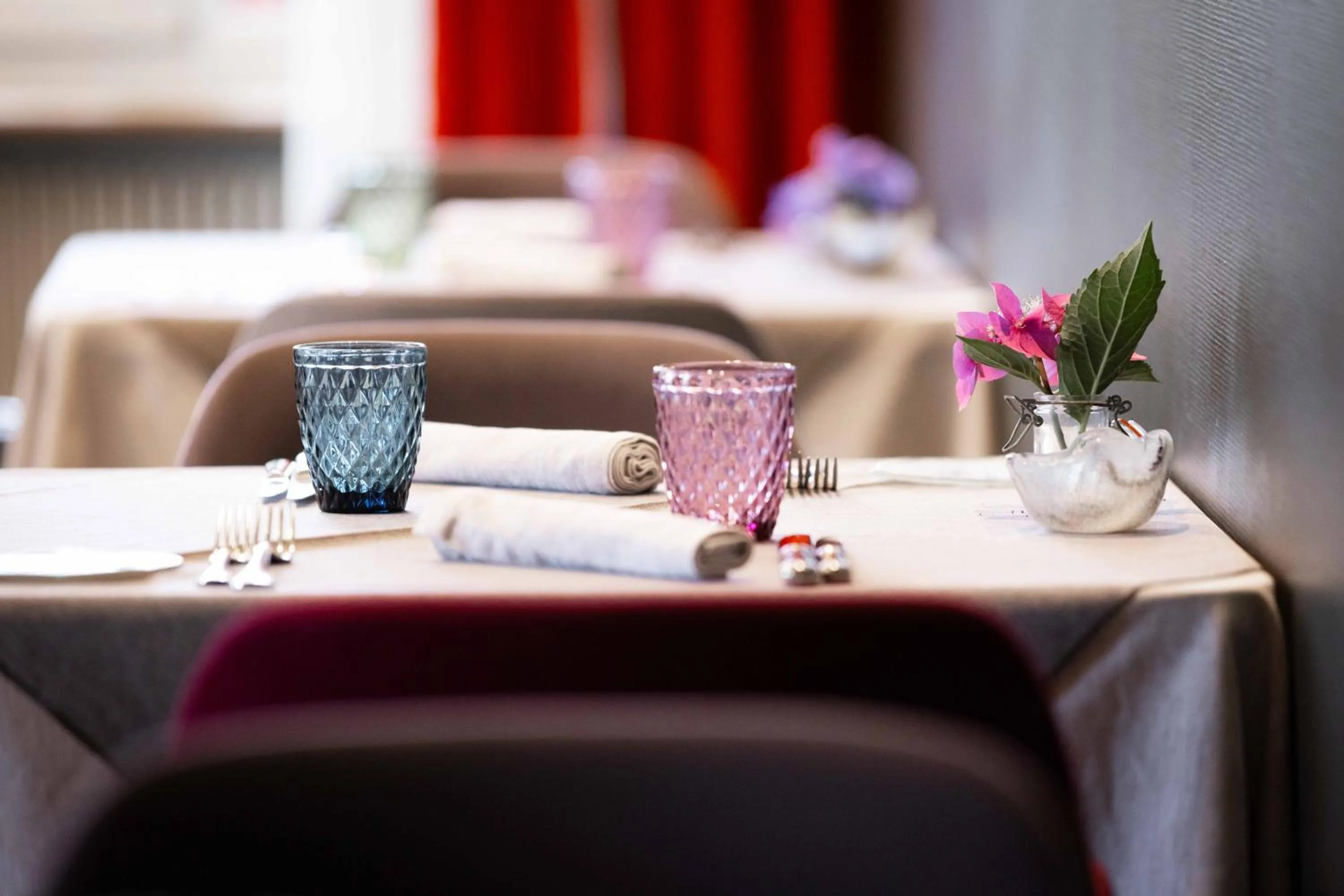 Bed in Logis Hôtel Restaurant & Spa La Rochette