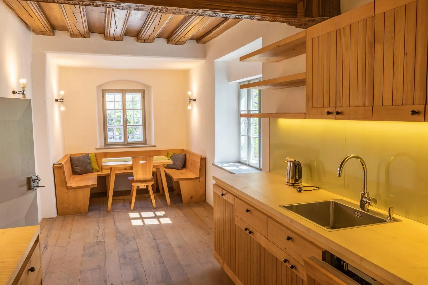 Restaurant/places to eat in Schwarzes Haus